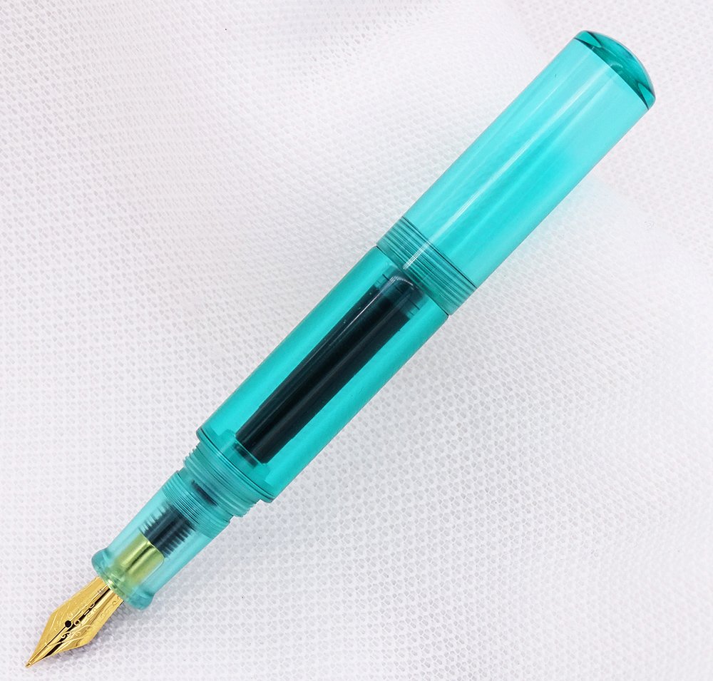 Majohn Wancai Mini Fountain Pen - Transparent Pocket-Sized Travel Pen with Fine 0.5mm Nib | Includes 6 Black Ink Cartridges | Perfect for Journaling, Note-Taking & Everyday Carry (Green)