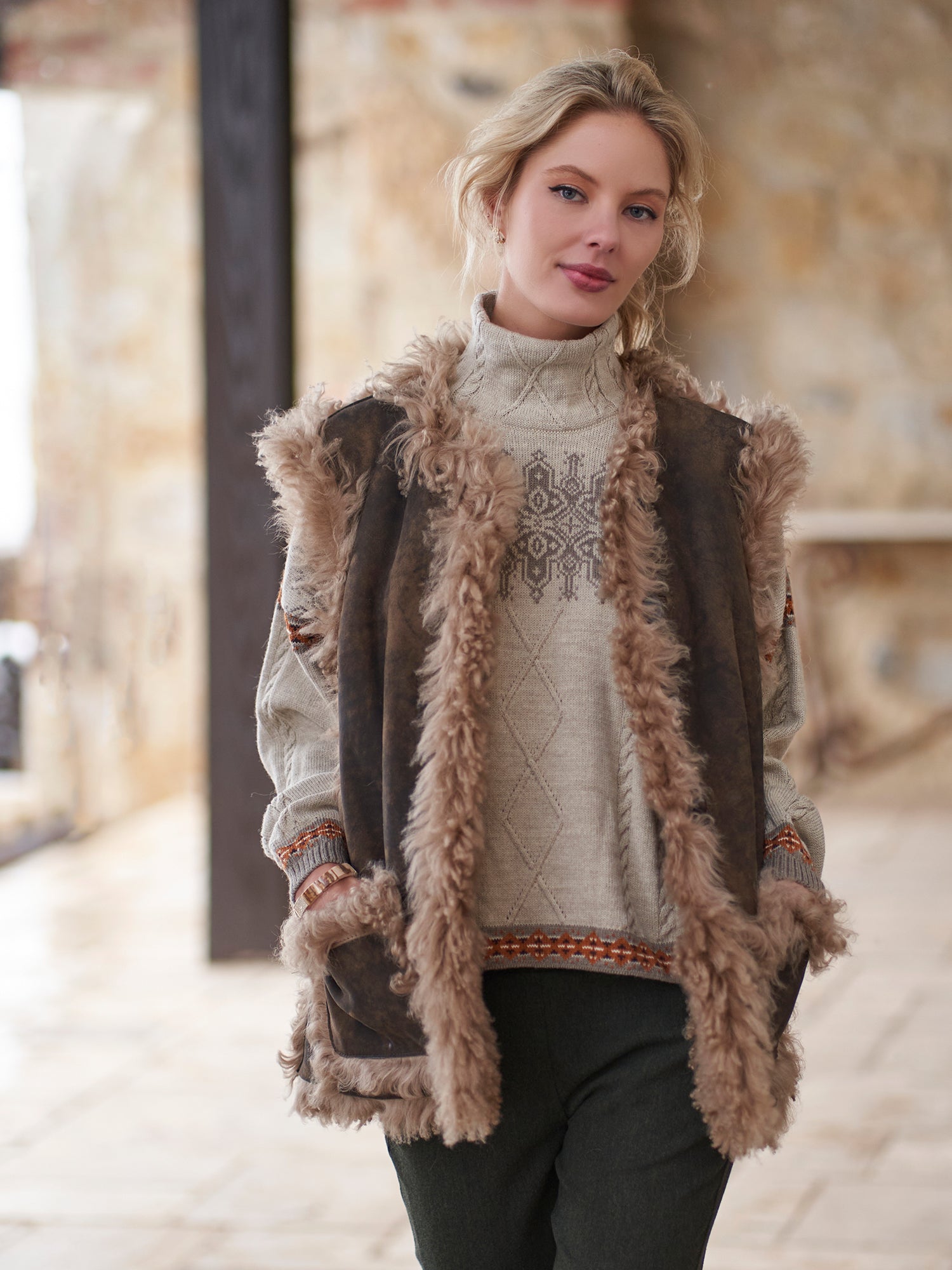 Grizzly Reversible Shearling Vest for Men & Women - Warm Winter Fleece Lined Jacket - Cozy Outdoor & Indoor Wear for Hiking, Camping, and Casual Style