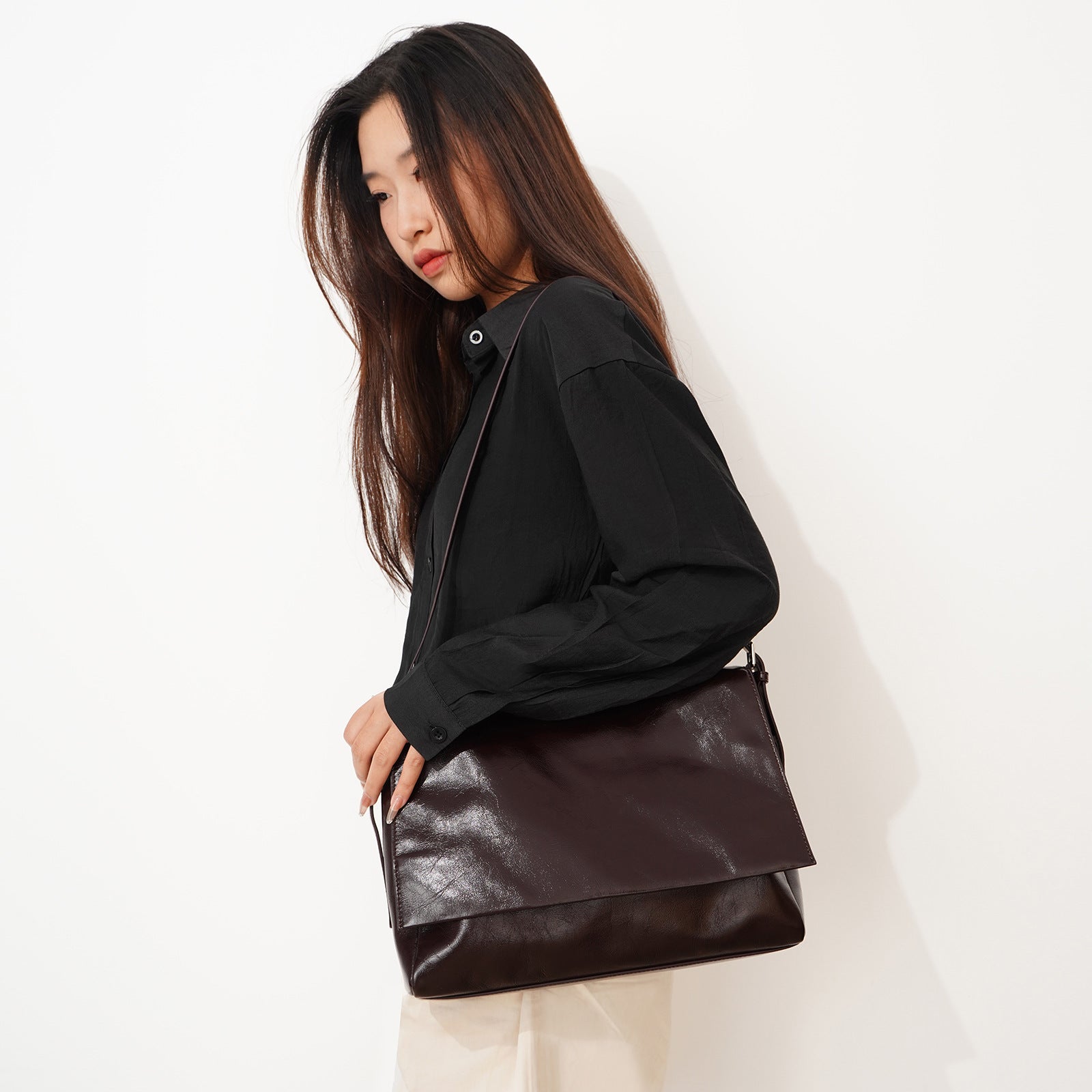 Stylish Compact Flap Shoulder Bag for Women - Lightweight Crossbody Purse with Adjustable Strap, Perfect for Travel, Work, and Everyday Use