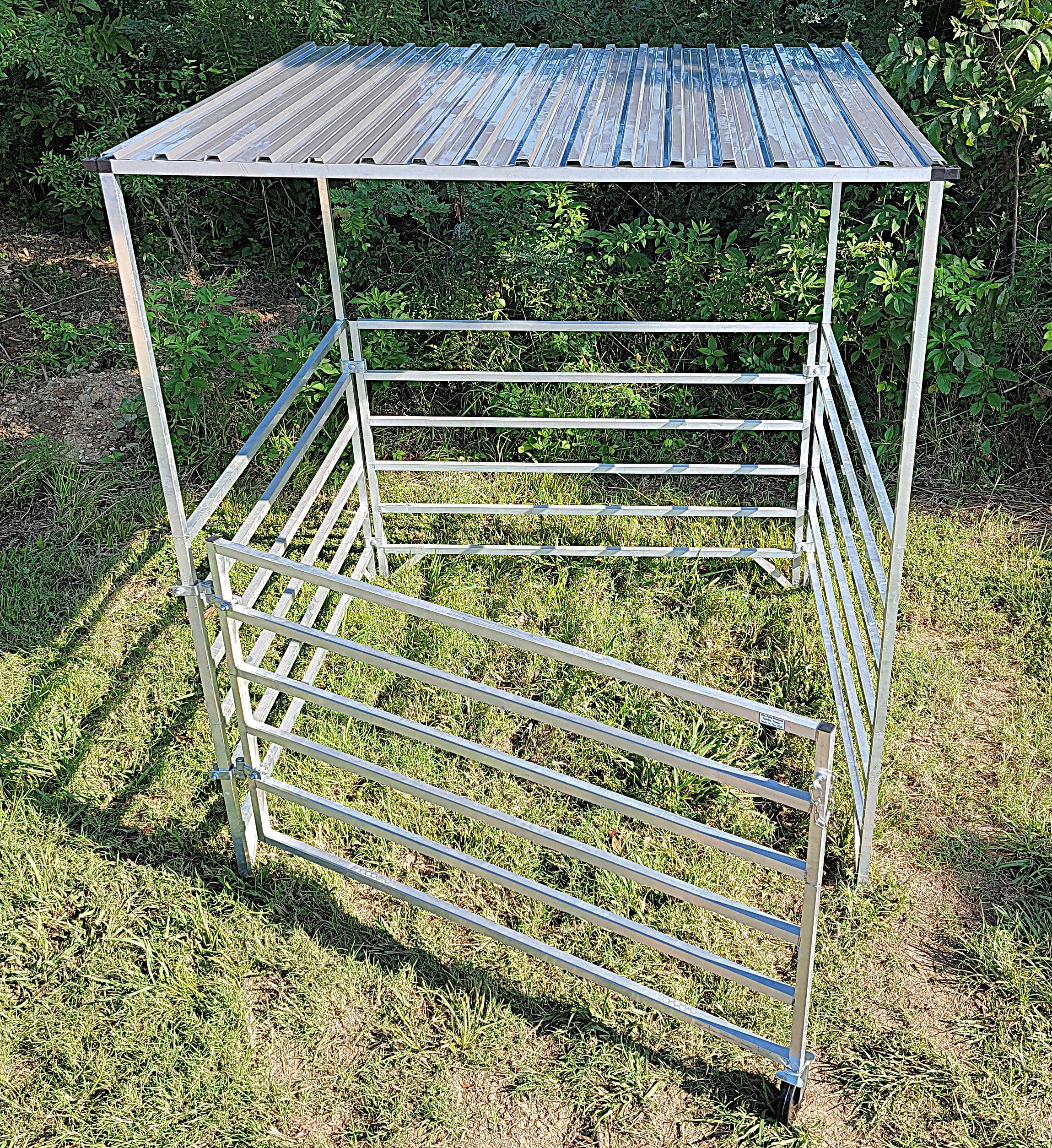 5 Ft x 5 Ft Aluminum Horse Stall Kit with 6 Rails, 3 Panels & 1 Gate - Includes Shade Canopy for Outdoor Horse Shelter, Pasture & Stable Use