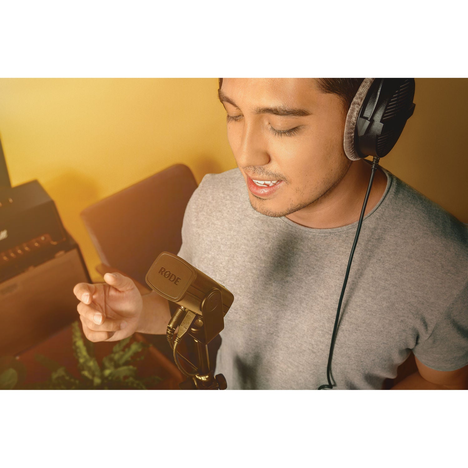 RODE NT USB Mini USB Microphone - Professional Compact USB Condenser Mic for Podcasting, Streaming & Recording - Perfect for Home Studio, Gaming & Voice Overs