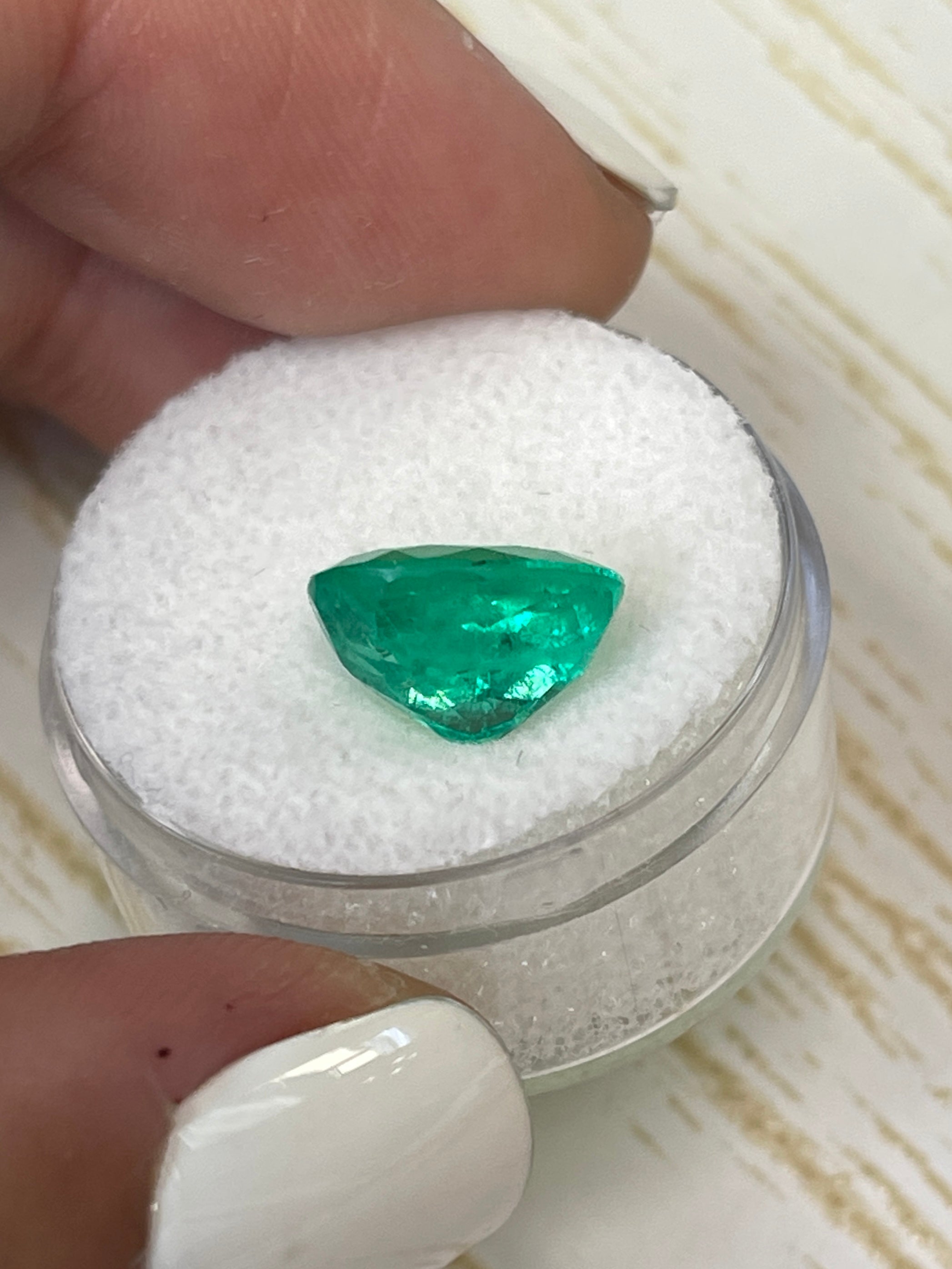 3.97 Carat 11.5x9mm Muzo Green Colombian Emerald Loose Gemstone - Oval Cut Natural Emerald for Jewelry Making, Engagement Rings & Luxury Gifts
