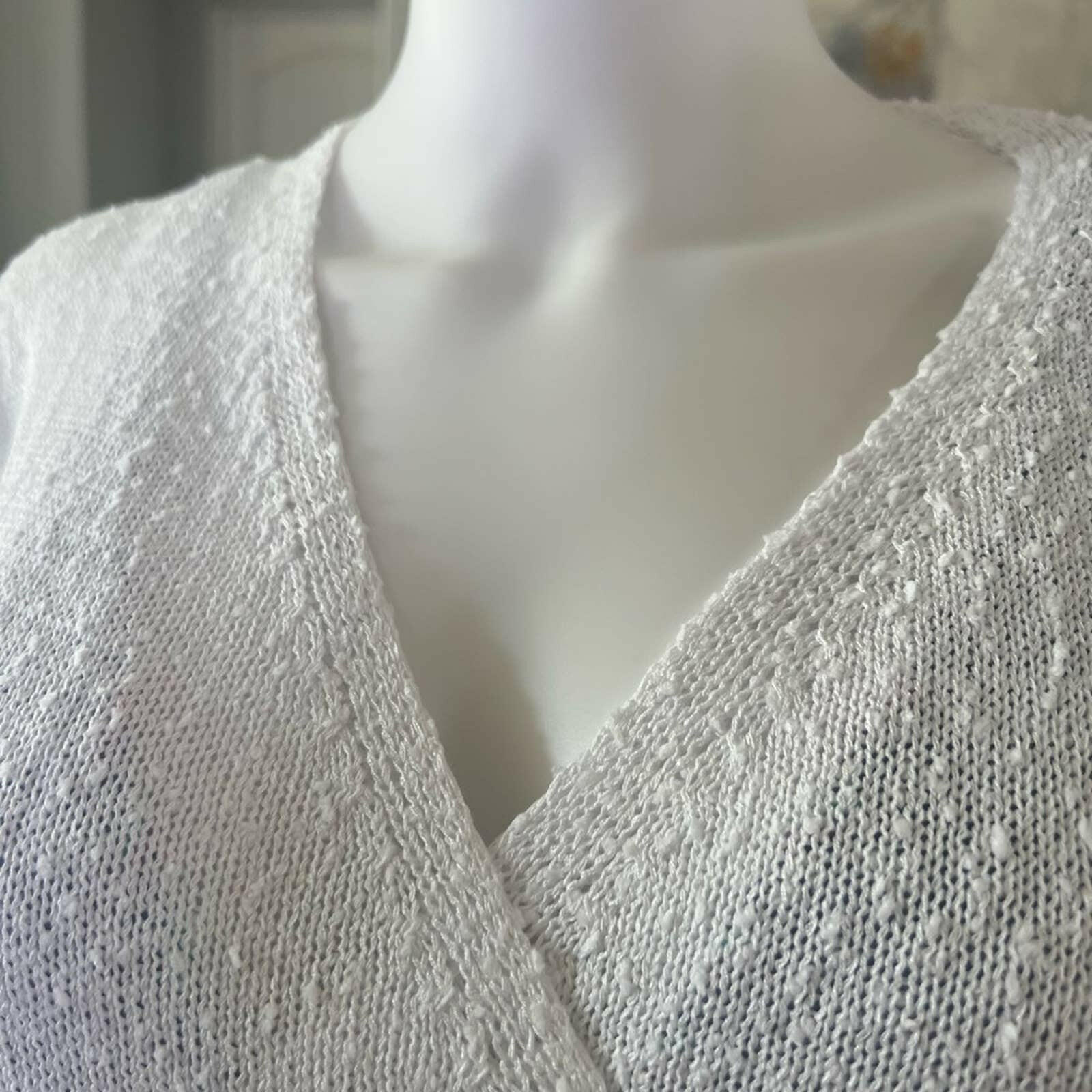 Women's Long Sleeve V-Neck Pullover Sweater - Soft Knit Beach Cover Up with Waist Tie - White Casual Loungewear for Vacation & Seaside Outings
