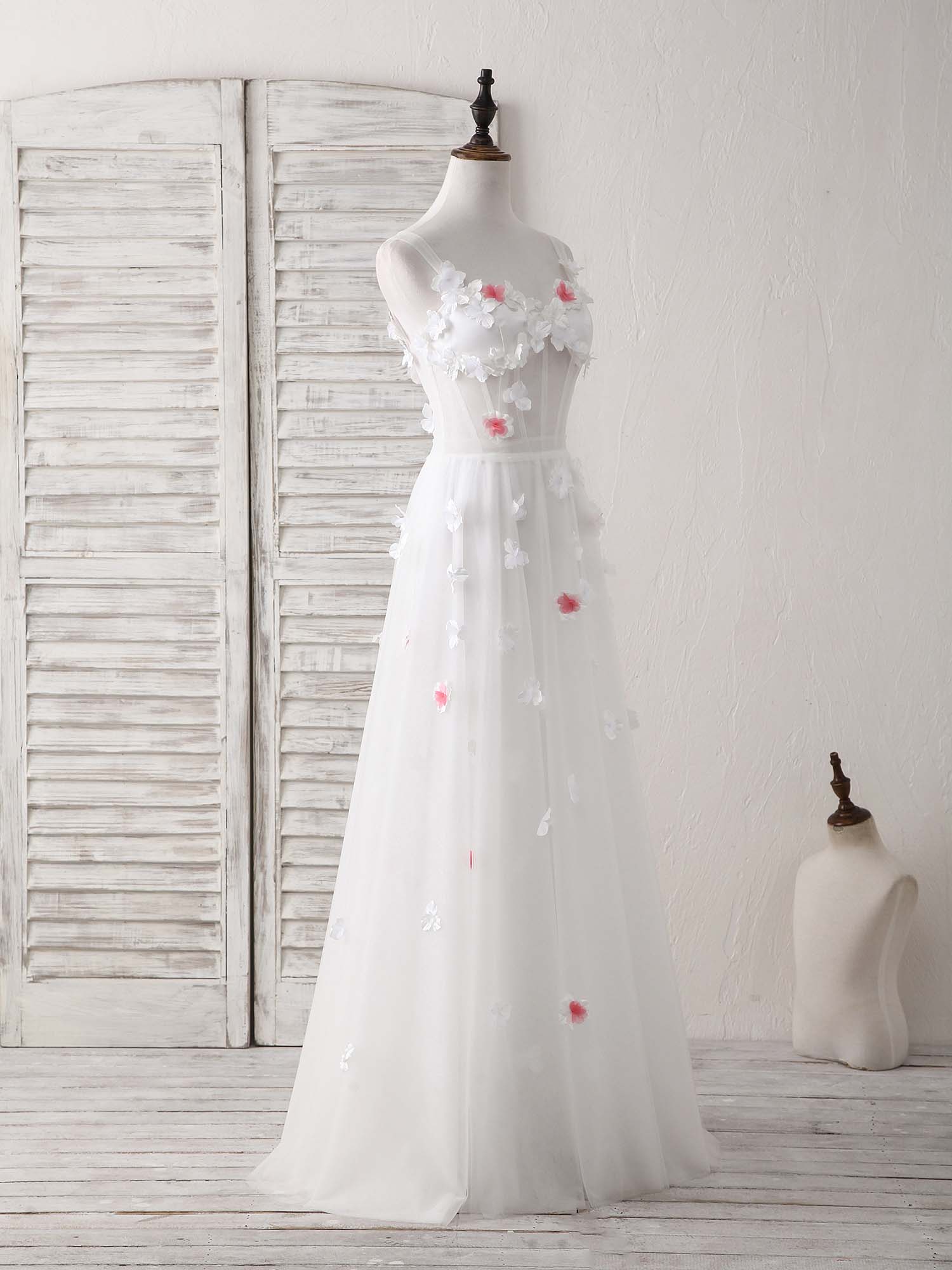 Elegant White Sweetheart Neckline Tulle Long Prom Dress for Evening Gala & Formal Events - Perfect for Homecoming, Wedding, and Special Occasions