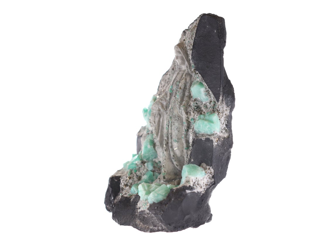 Colombian Emerald Virgin Mary Rough Crystal Sculpture - Handcrafted Religious Statue for Home Altar, Meditation & Spiritual Decor