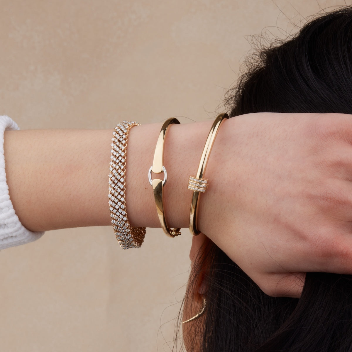 Two-Tone Adjustable Buckle Bracelet for Women - Stylish Fashion Jewelry for Casual & Formal Wear