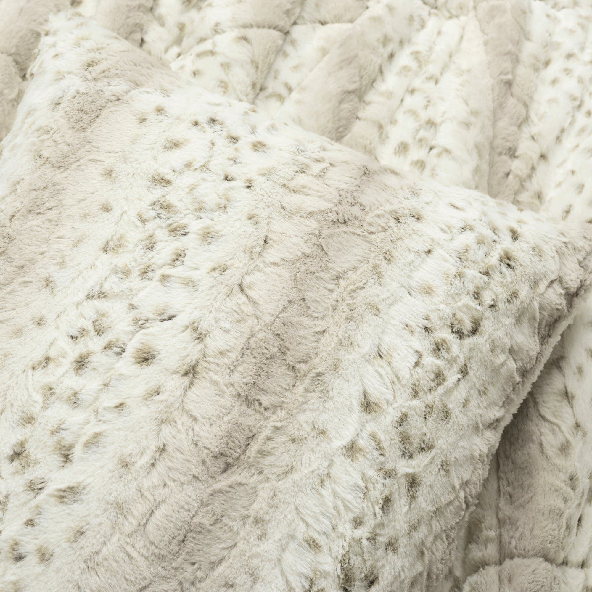 Leopard Print Faux Fur Comforter Set - 3 Piece King/Queen Size Bedding Set with Pillow Shams - Soft Luxury Animal Print Blanket for Bedroom Decor, Winter Warmth & Cozy Home Styling