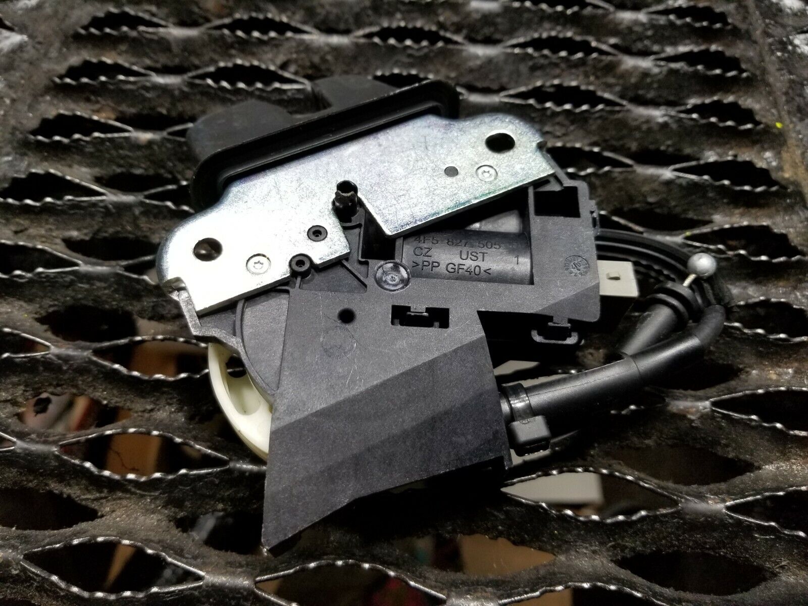 Original OEM 05-08 Audi A4 Rear Trunk Lock Latch Actuator Replacement Part - Perfect for Car Repair & Maintenance