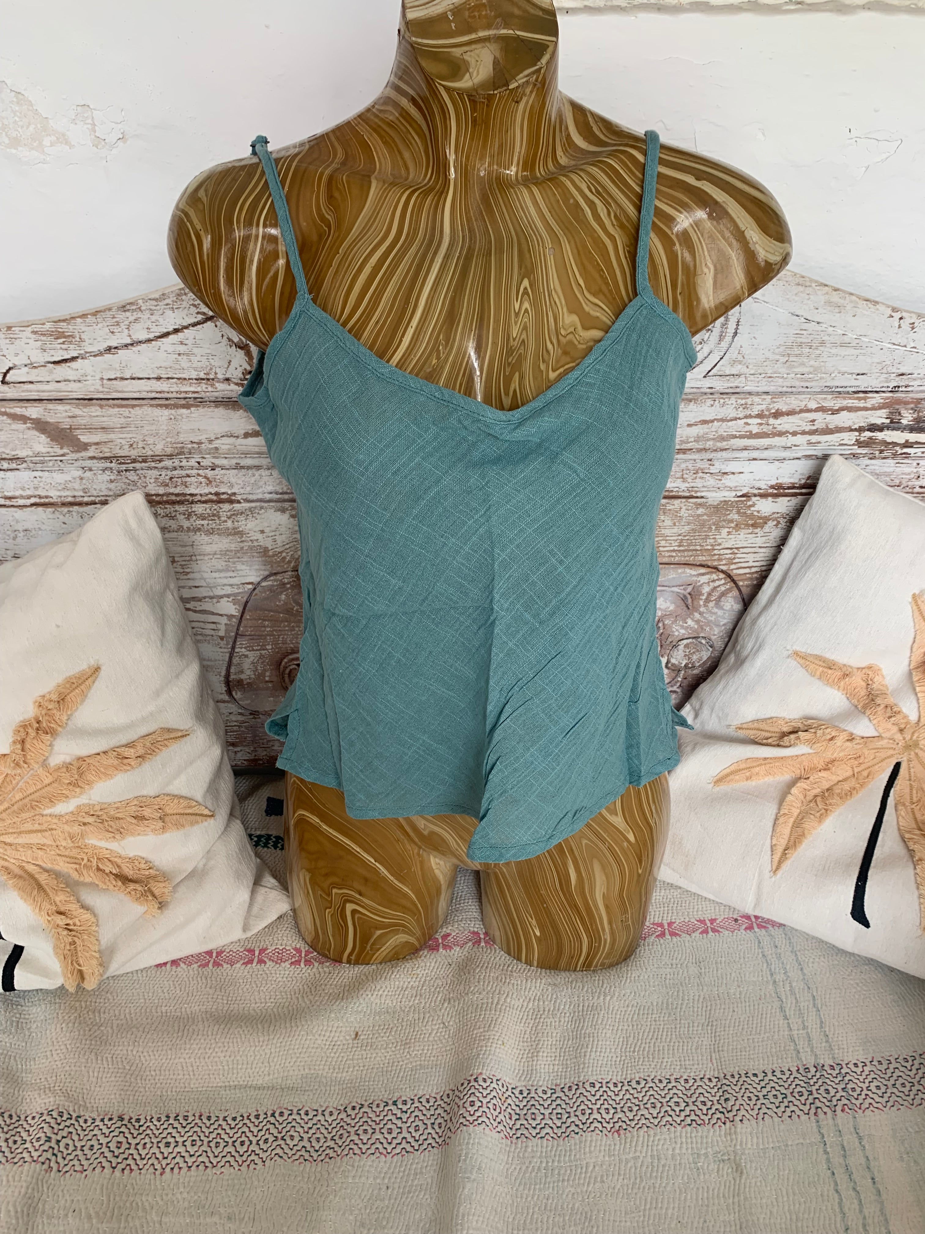 Emerald Green Linen Blouse for Women - Lightweight Summer Tops, Casual Boho Shirt, Perfect for Beach Outings & Date Nights