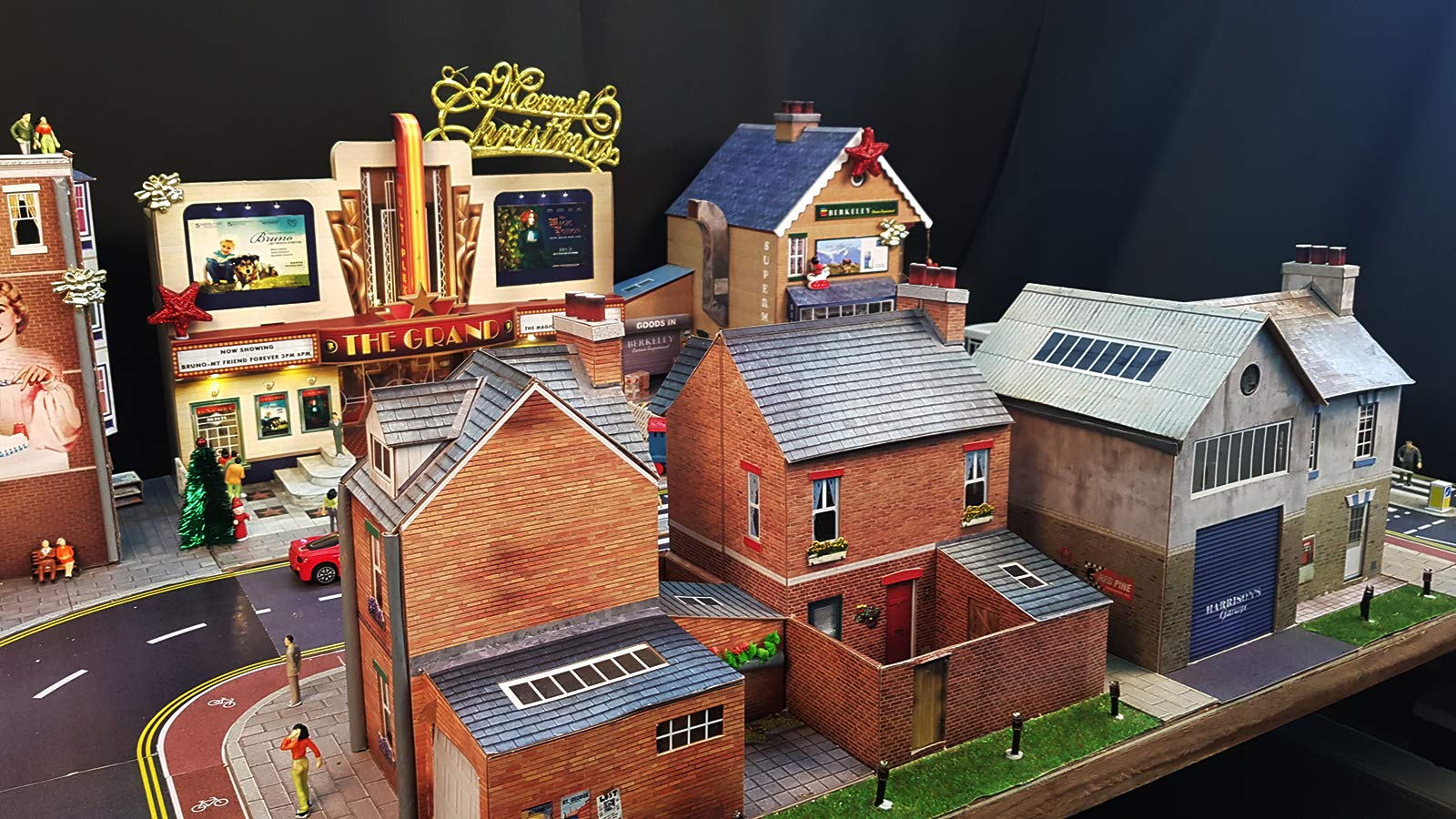 O Scale Model Railroad Building Kit - DIY Corner Row House Cardboard Kit for Train Layouts & Dioramas | Perfect for Model Train Enthusiasts & Hobbyists