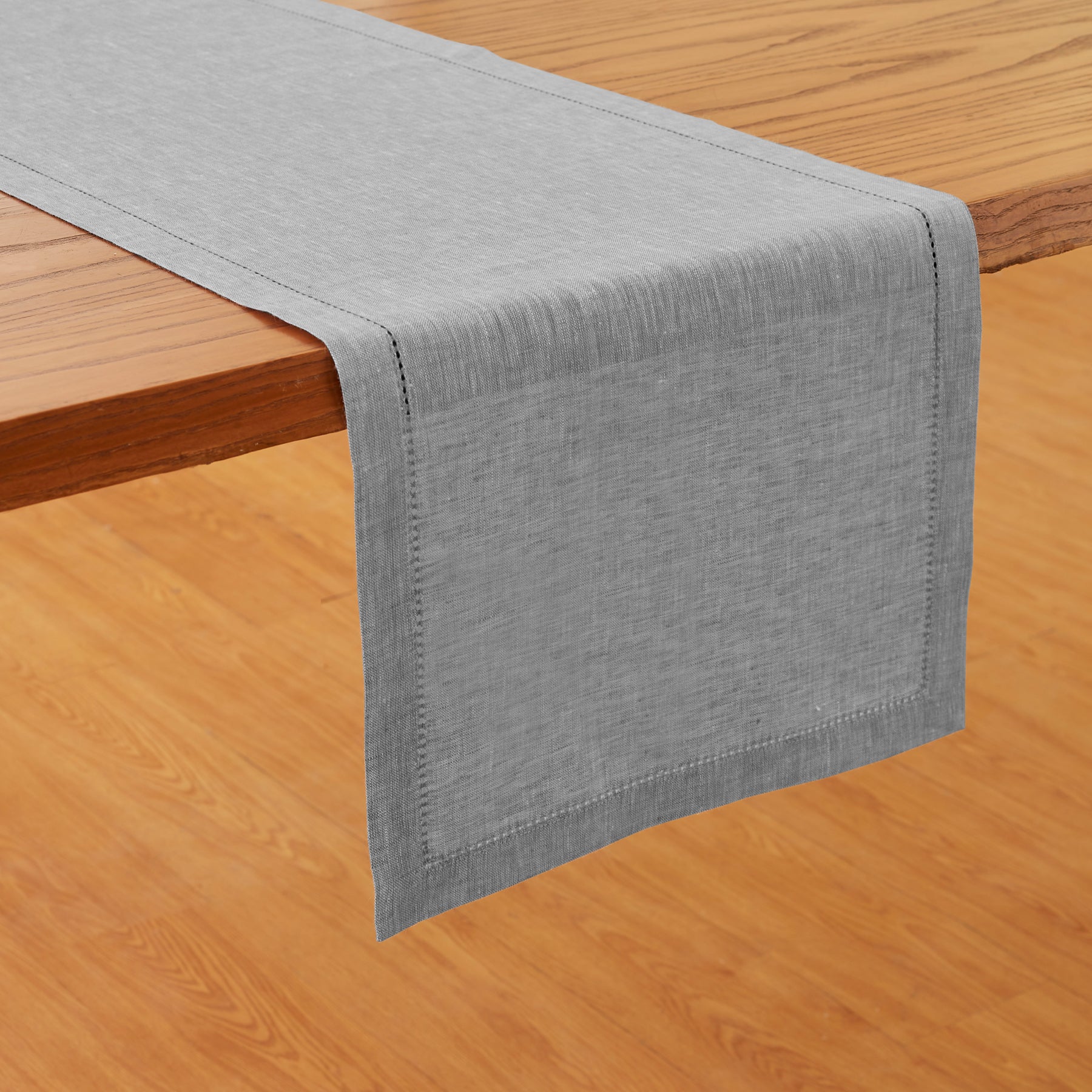 Elegant Milan Table Runner for Dining Room Decor - Perfect for Weddings, Parties, and Holiday Tablescapes