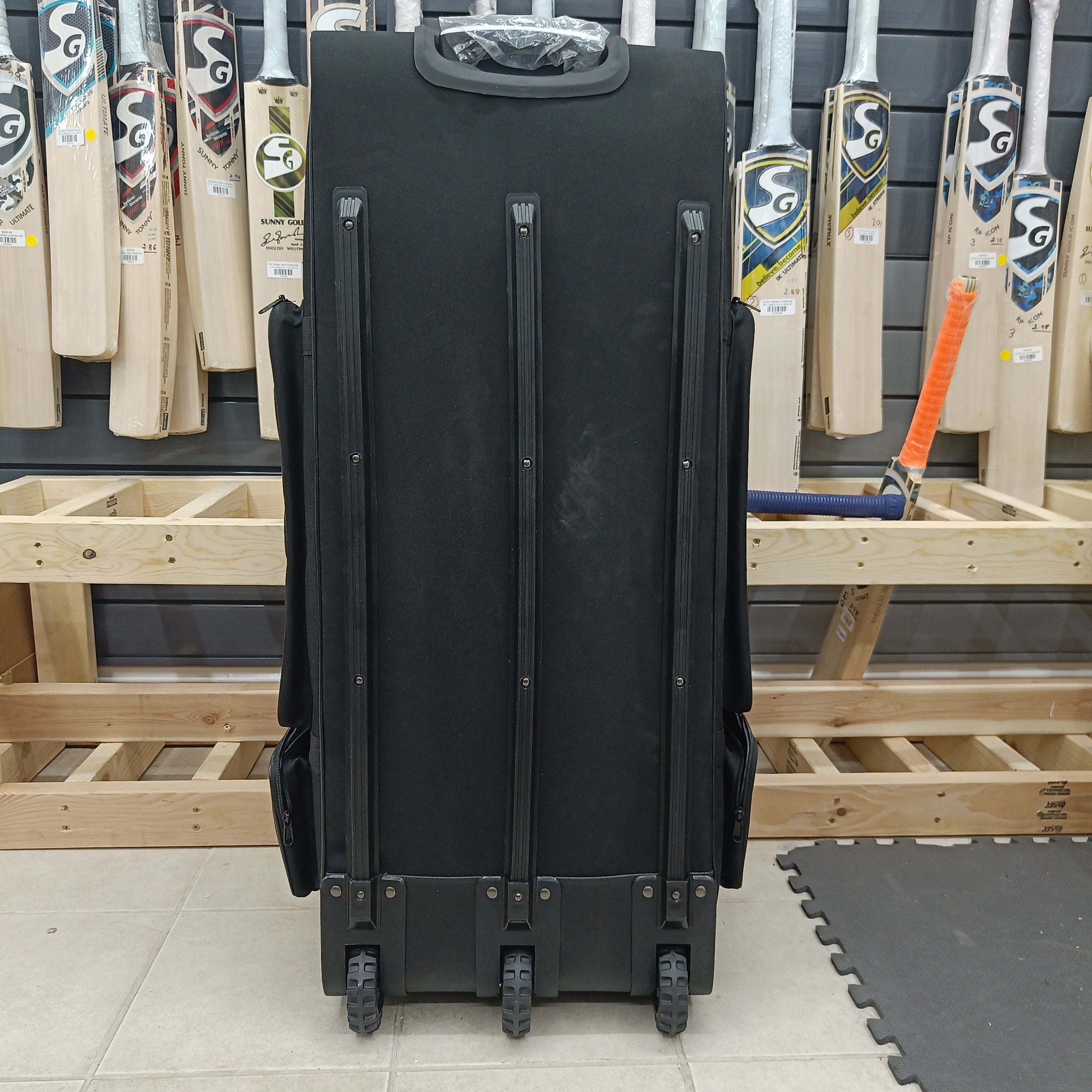 Raydn Players Wheelie Premium Adult Cricket Kit Bag - Navy Blue & Black - Perfect for Cricket Matches, Training & Travel