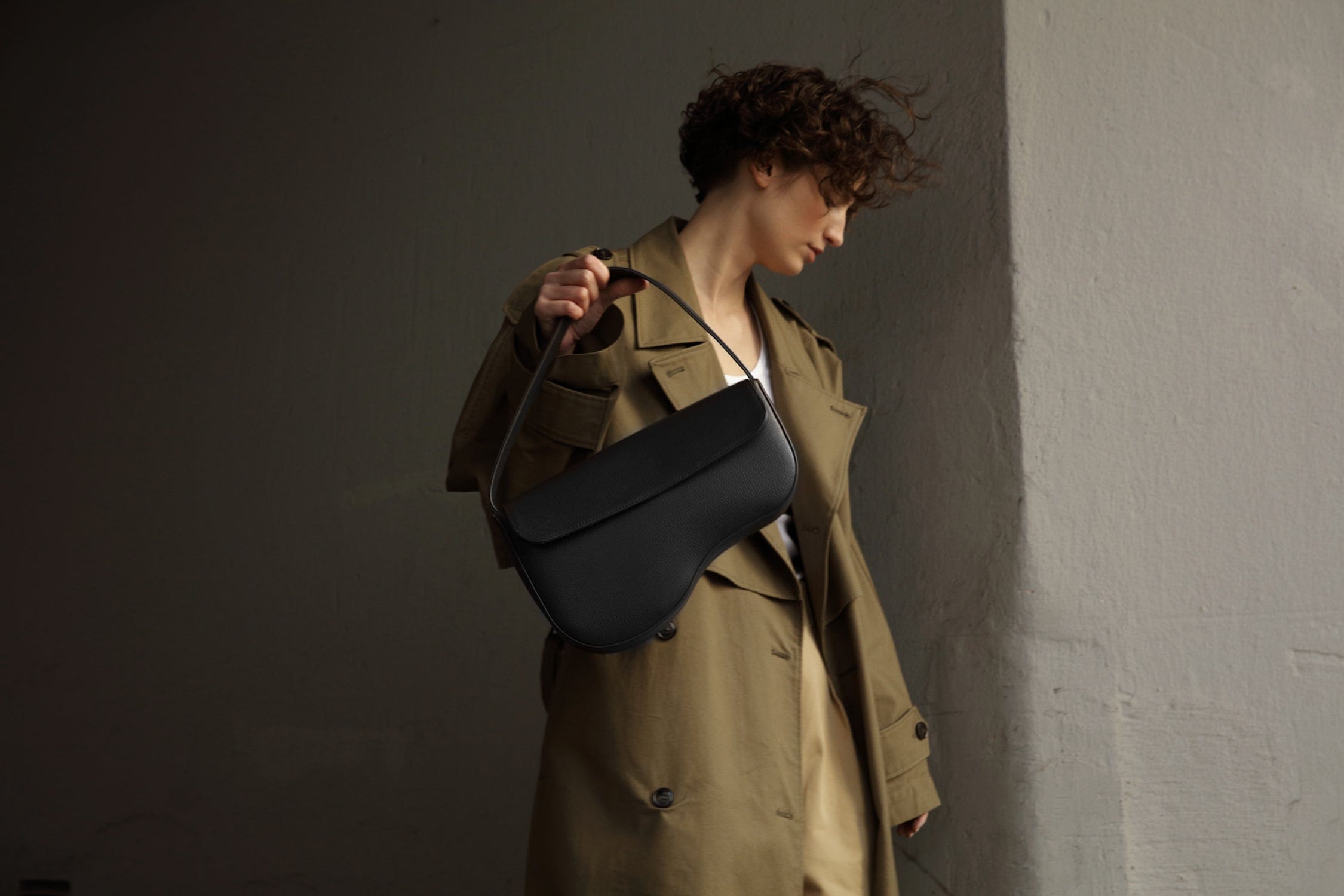 Vegan Leather Saddle Bag for Women | Clover MIRUM® Eco-Friendly Crossbody Purse | Black Handbag for Casual Outings & Work | Sustainable Fashion Accessory