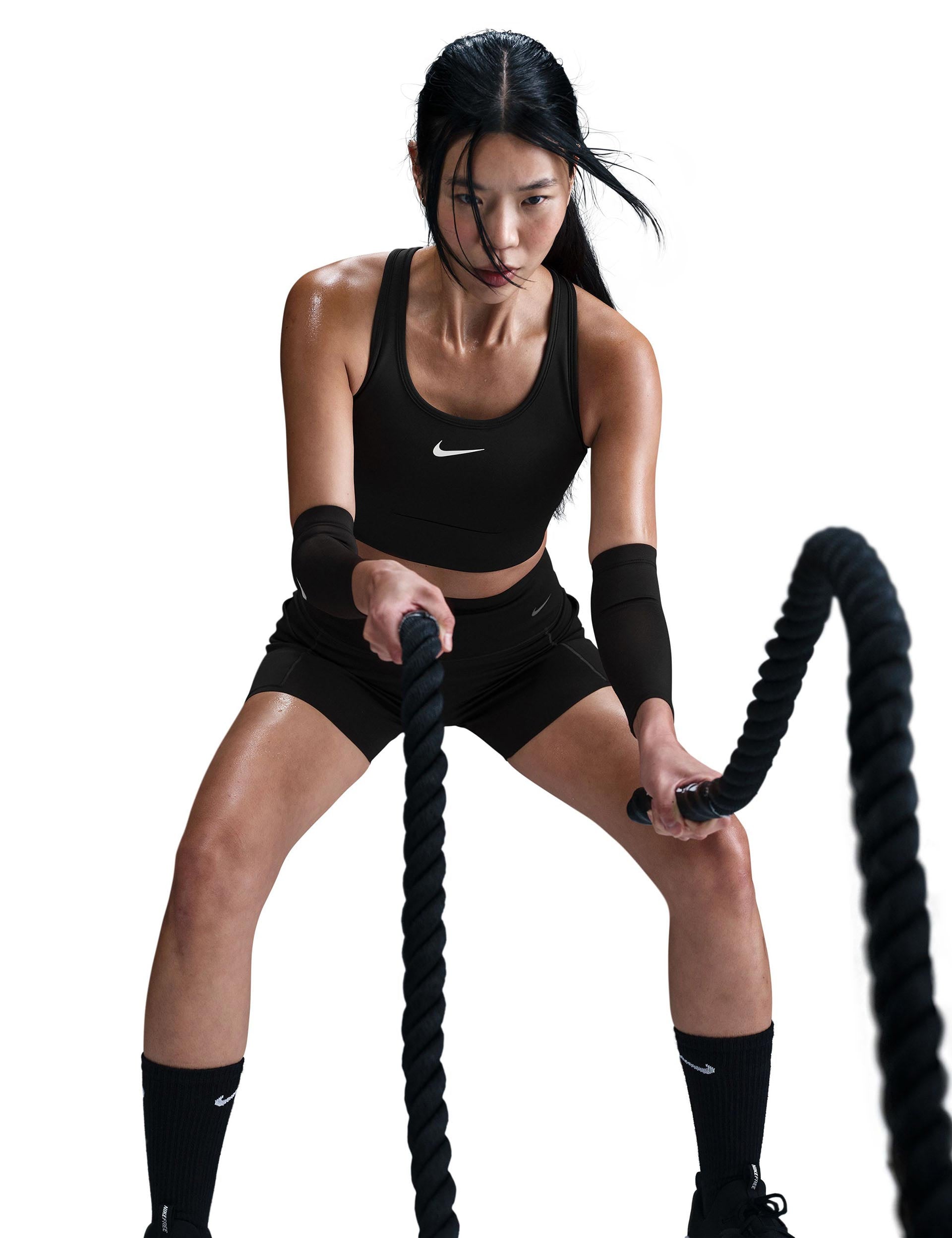 Swoosh Pocket Medium Support Sports Bra - Black & White - Perfect for Running, Yoga & Gym Workouts