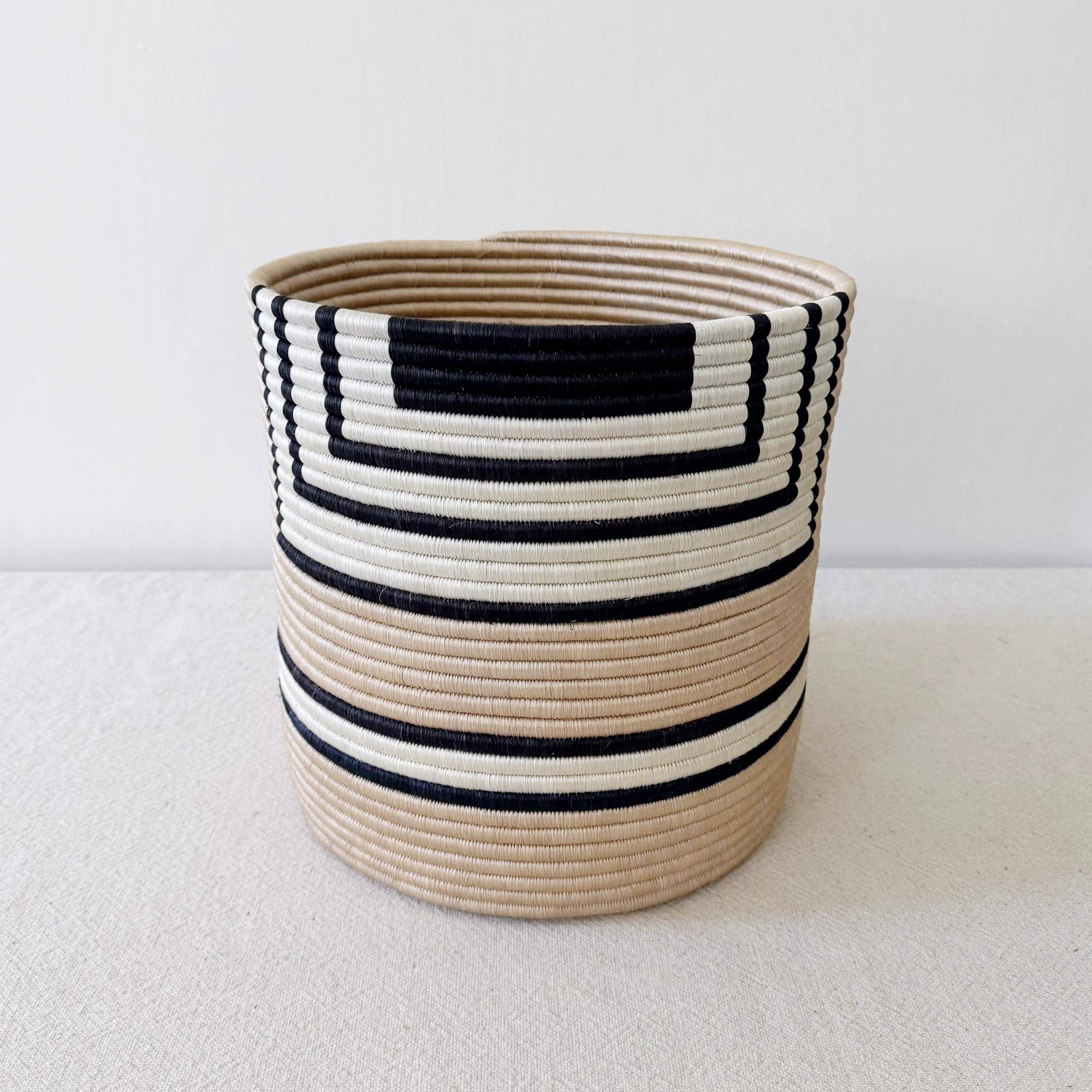 Gitenga Woven Storage Basket for Plants - Perfect for Home Decor, Organizing Indoor & Outdoor Plants, and Stylish Plant Display
