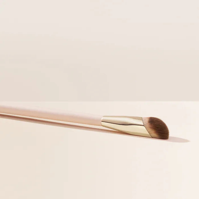 Rare Beauty Liquid Touch Foundation Brush - Soft Synthetic Bristles for Flawless Makeup Application - Perfect for Liquid & Cream Foundations - Ideal for Everyday Makeup & Professional Use