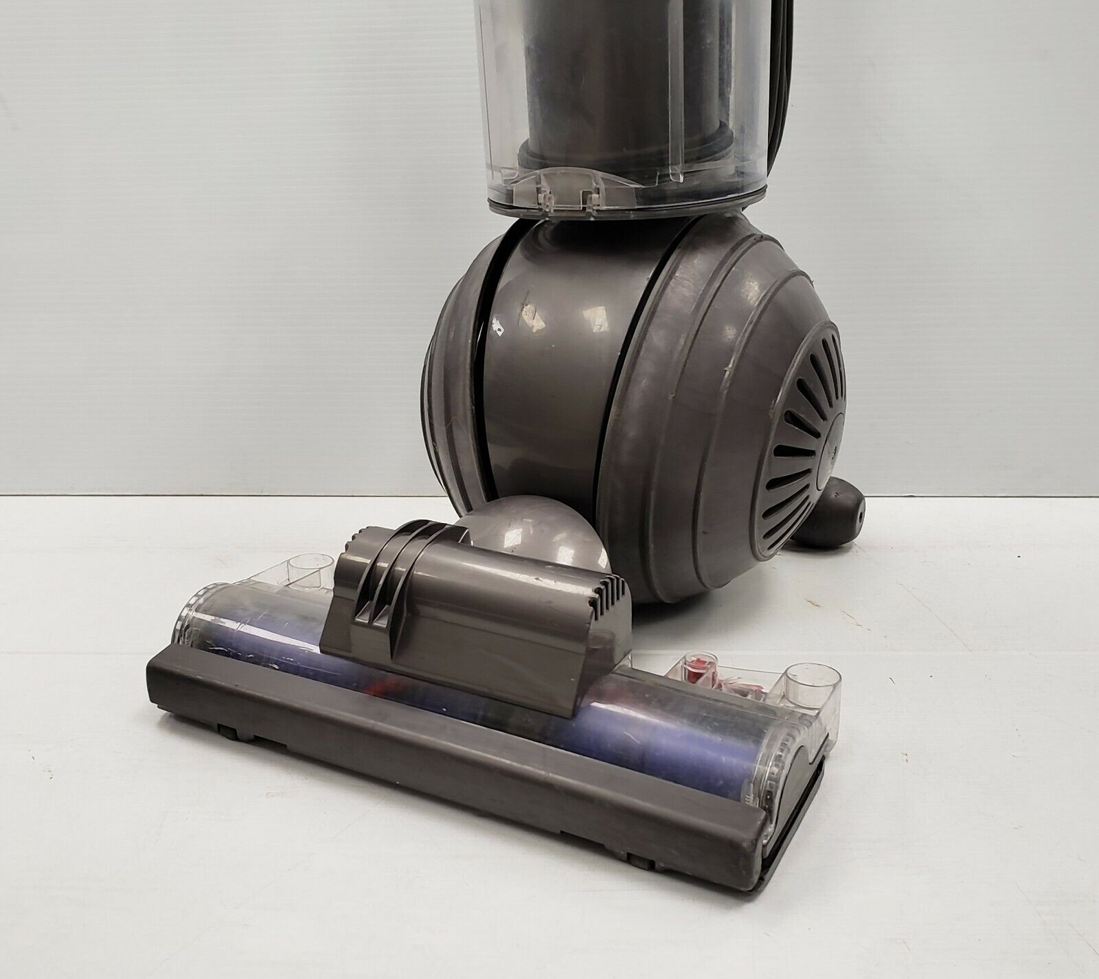Dyson DC77 Upright Vacuum Cleaner with Powerful Suction - Ideal for Pet Hair, Hardwood Floors & Carpet Cleaning