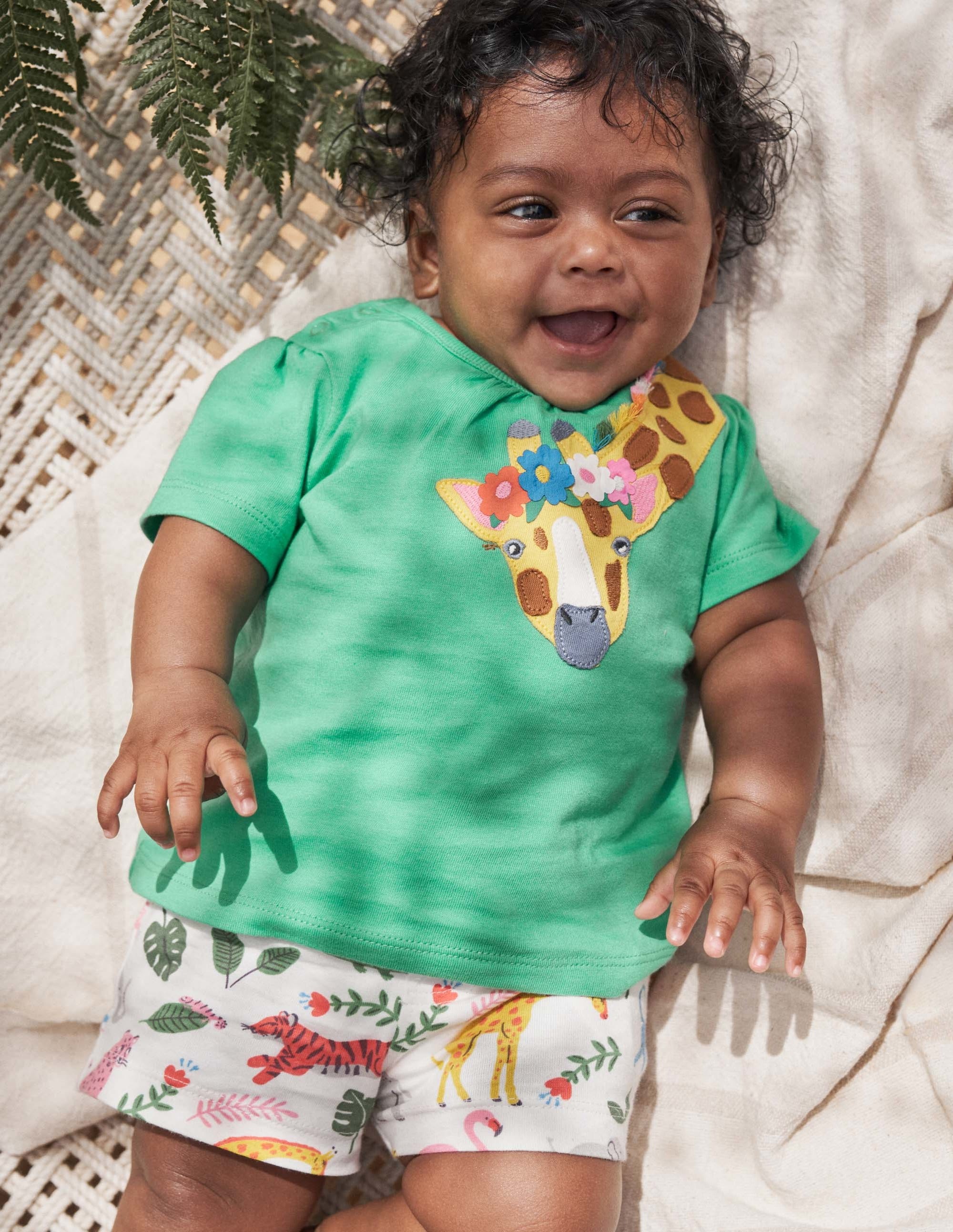 Green Giraffe Appliqué Shorts Playset for Toddlers - Cute Animal Print Outfit for Playtime & Photo Shoots