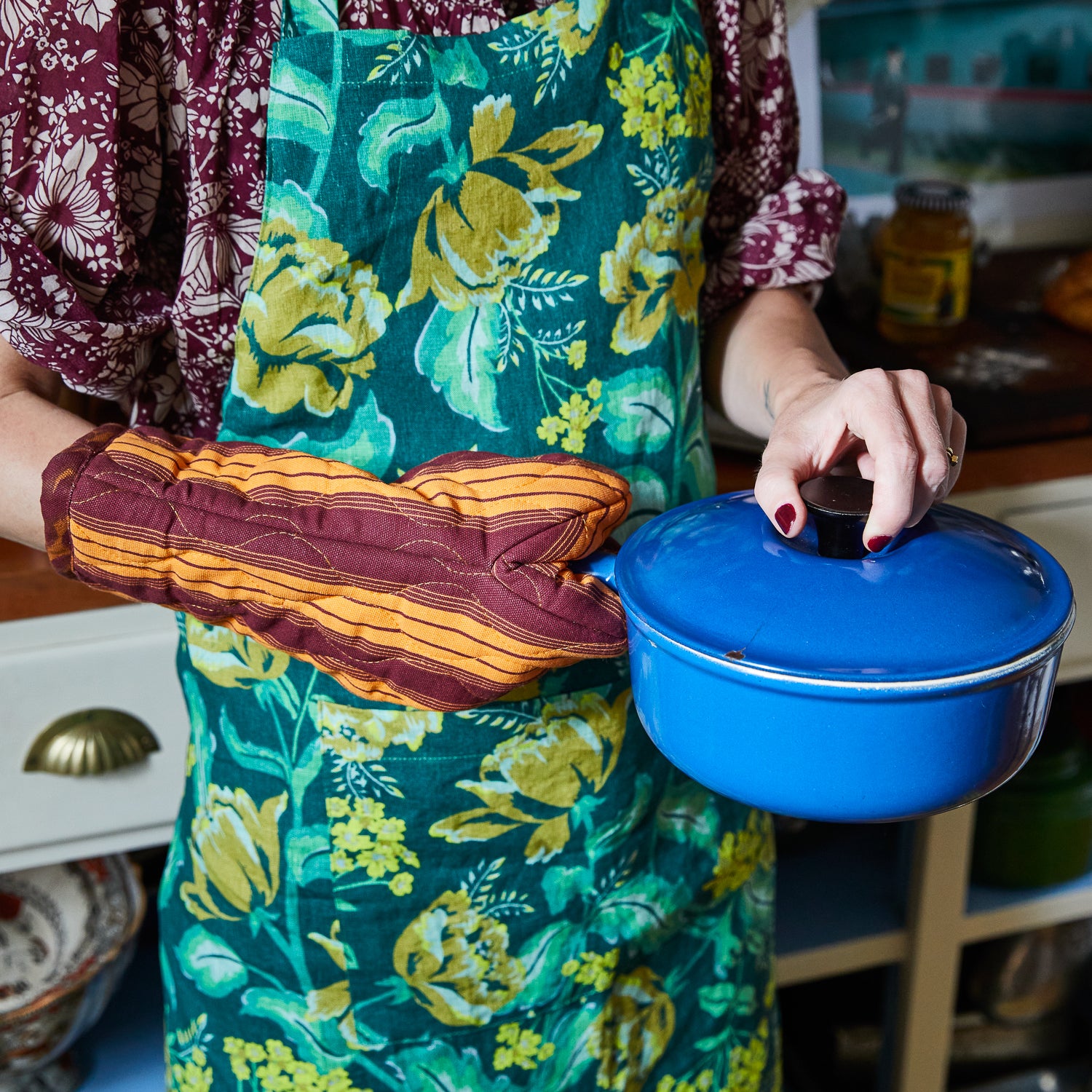 Margot Linen Apron for Women - Adjustable Waist & Pockets - Stylish & Durable Kitchen Cooking Apron for Baking, BBQ, Gardening & Home Use