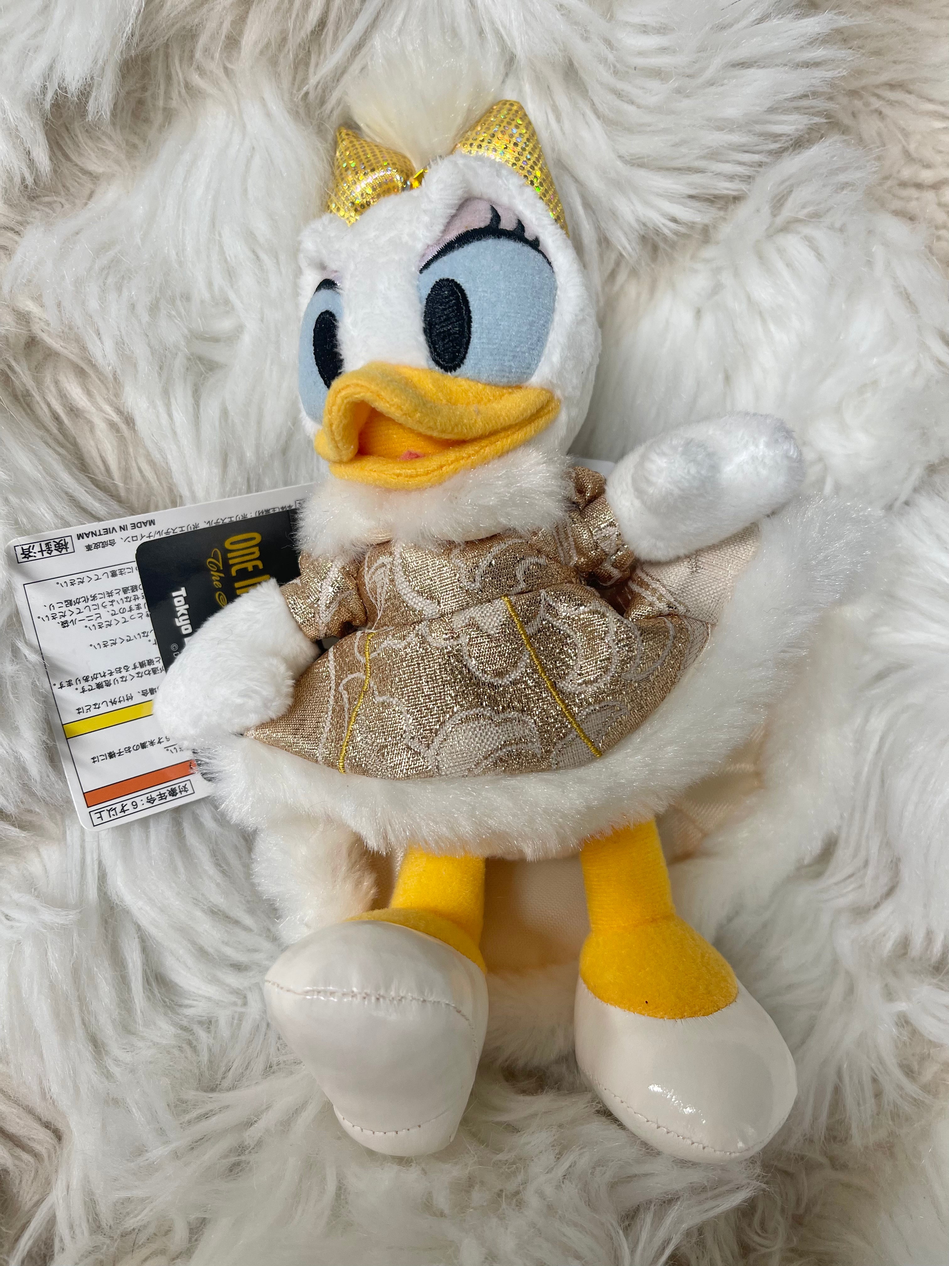 Tokyo Disney One Man's Dream Daisy Duck Keychain Badge - Cute Collectible for Disney Fans, Perfect for Backpacks, Luggage & Gifts