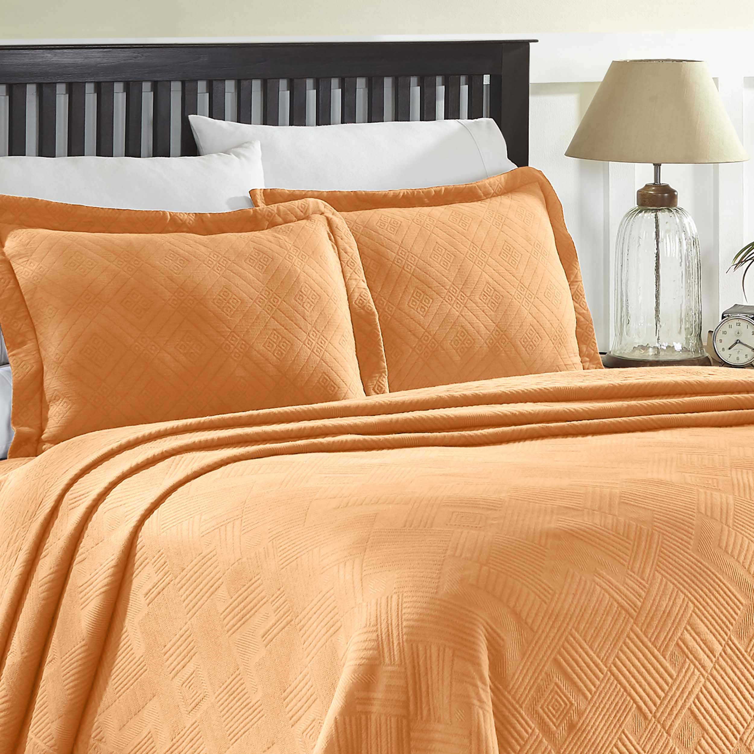 Geometric Fret Cotton Jacquard Matelasse Scalloped Bedspread Set - Queen Size Luxury Bedding for Modern Bedrooms | Perfect for Guest Rooms & Master Suites