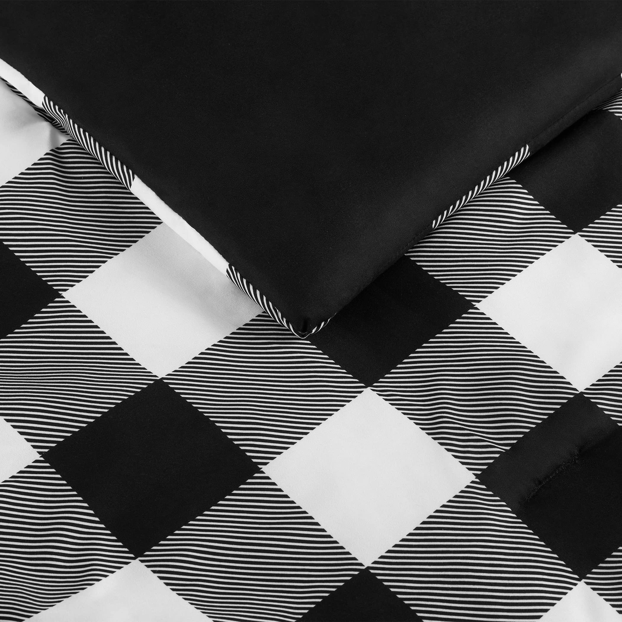 Serta Simply Clean Alex Soft Modern Buffalo Check Plaid 3-Piece Comforter Set with Pillowcases - All Season Full/Queen Size Bedding in Black & White - Perfect for Cozy Bedrooms, Guest Rooms & Dorm Decor
