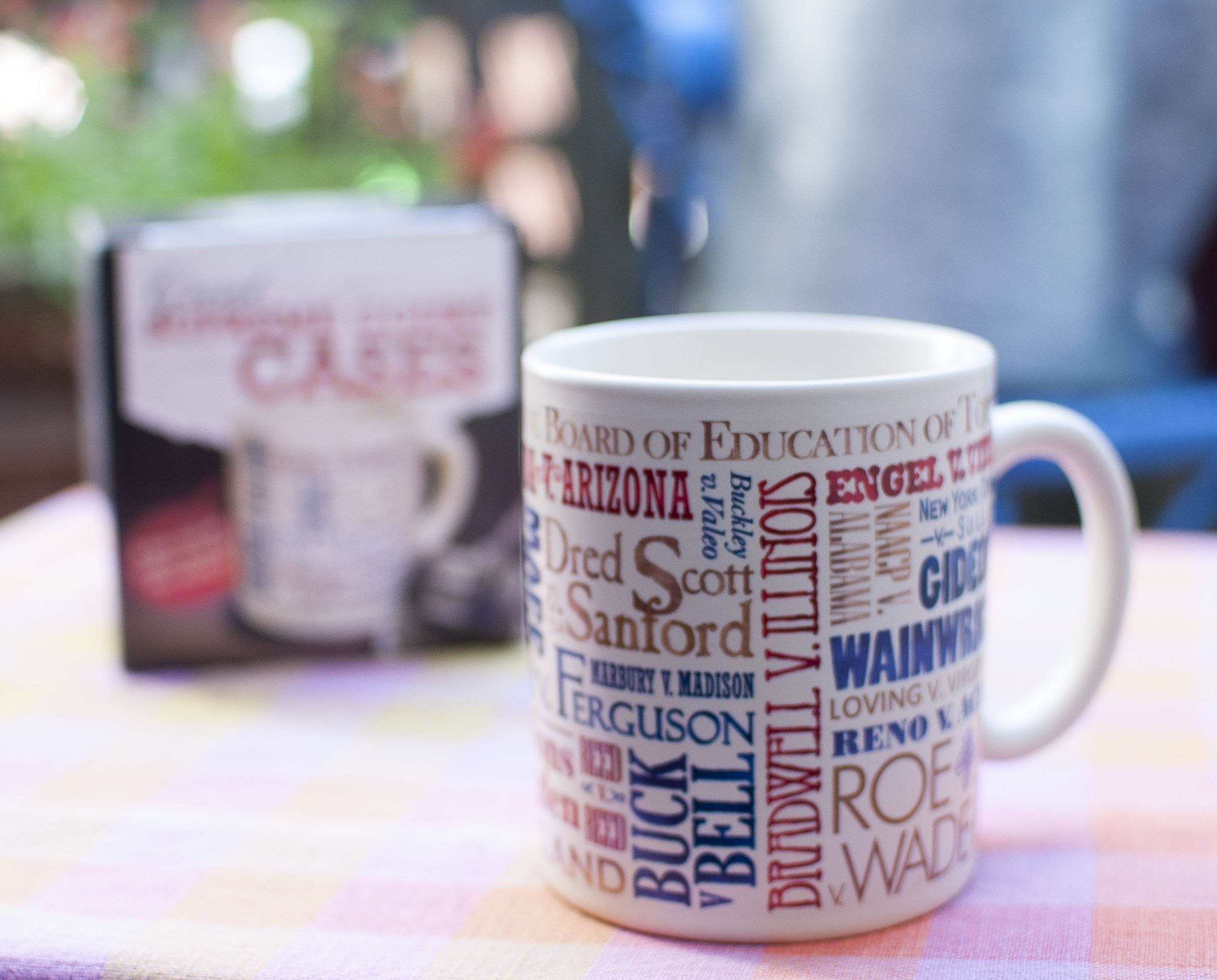 Heat Changing Supreme Court Mug - Reveals Famous Case Winners with Hot Coffee or Tea - Perfect Gift for Lawyers & History Buffs - Great for Office, Home, or Courtroom Enthusiasts