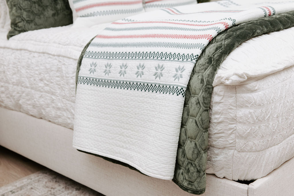 Premium Noel Luxe Blanket - Ultra Soft & Cozy Fleece Throw Blanket for Winter, Christmas Gifts, Bed, Couch & Home Decor - Perfect for Gifting, Snuggling & Holiday Decorations