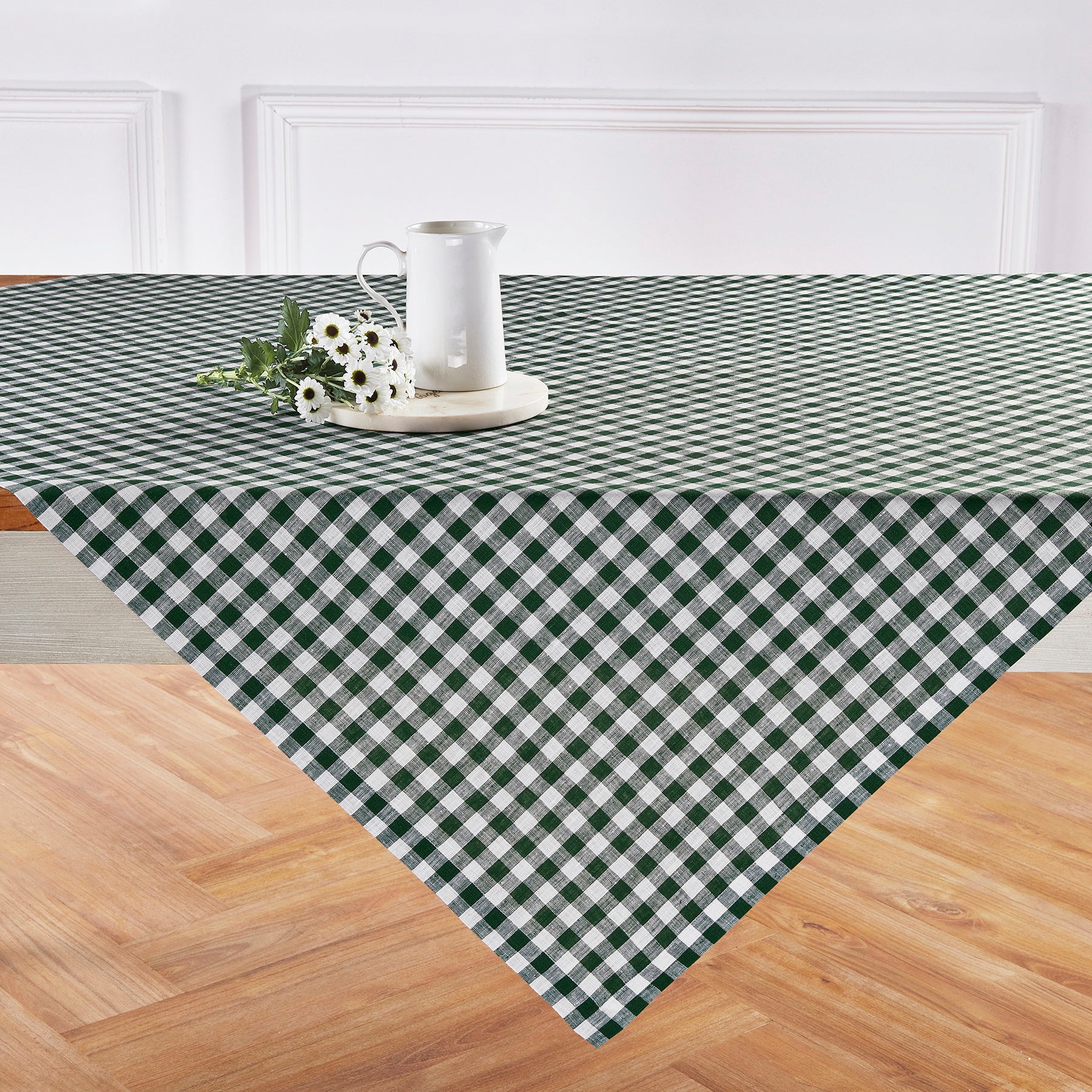 Classic Gingham Table Throw - Stylish Cotton Tablecloth for Dining, Picnics & Outdoor Events - Perfect for Kitchen, Party & Home Decor