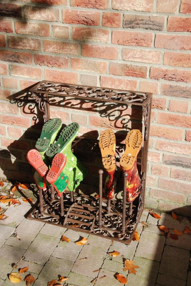 Esschert Design Wooden Boot Rack with Mud Scraper - Rustic Brown Shoe Organizer for Entryway, Mudroom & Garage Storage - Durable Boot Dryer and Shoe Holder for Wet & Dirty Footwear
