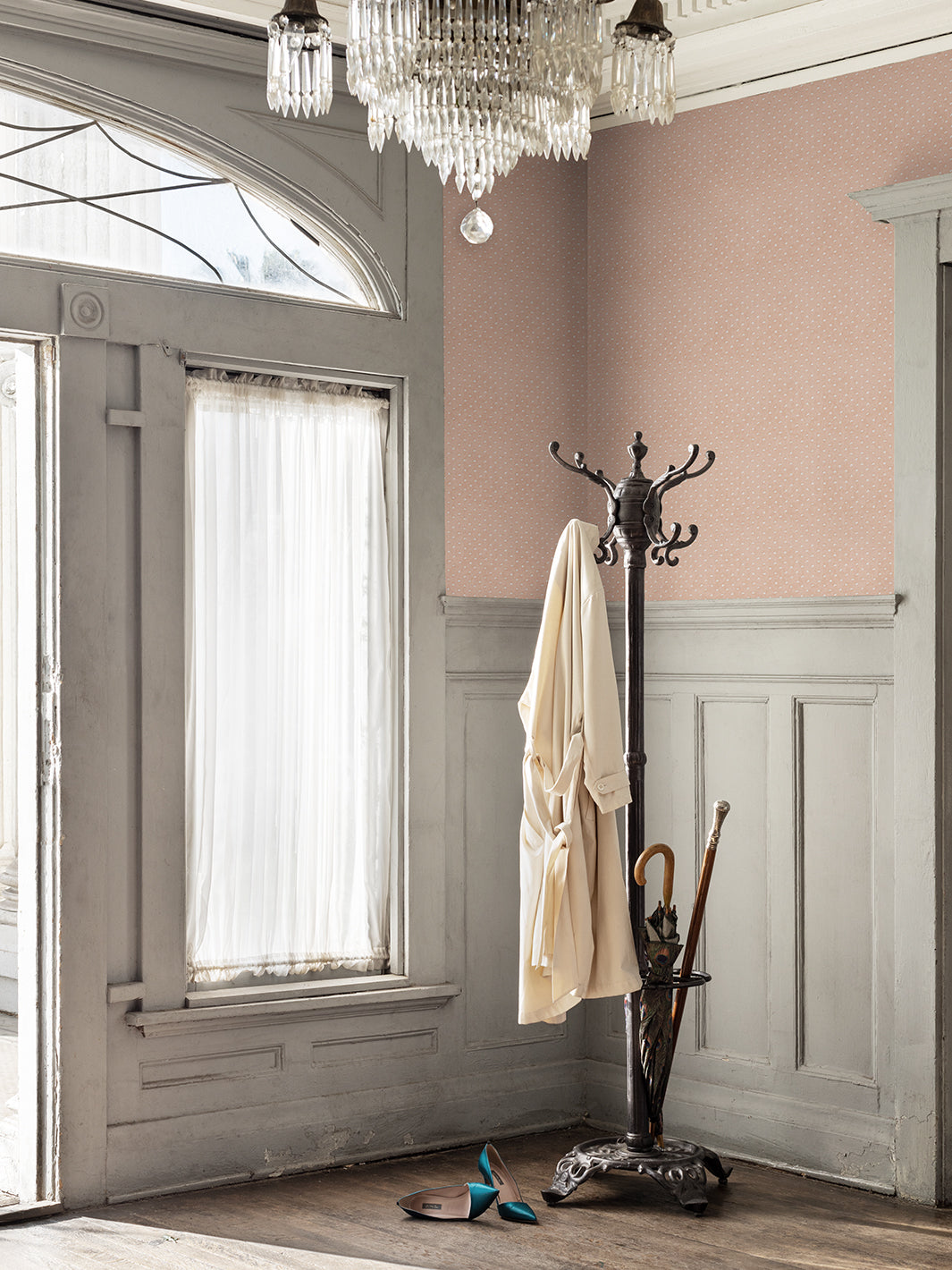 Sarah Jessica Parker Dotted Swiss Wallpaper - Elegant Buff Floral Design for Living Room & Bedroom Decor