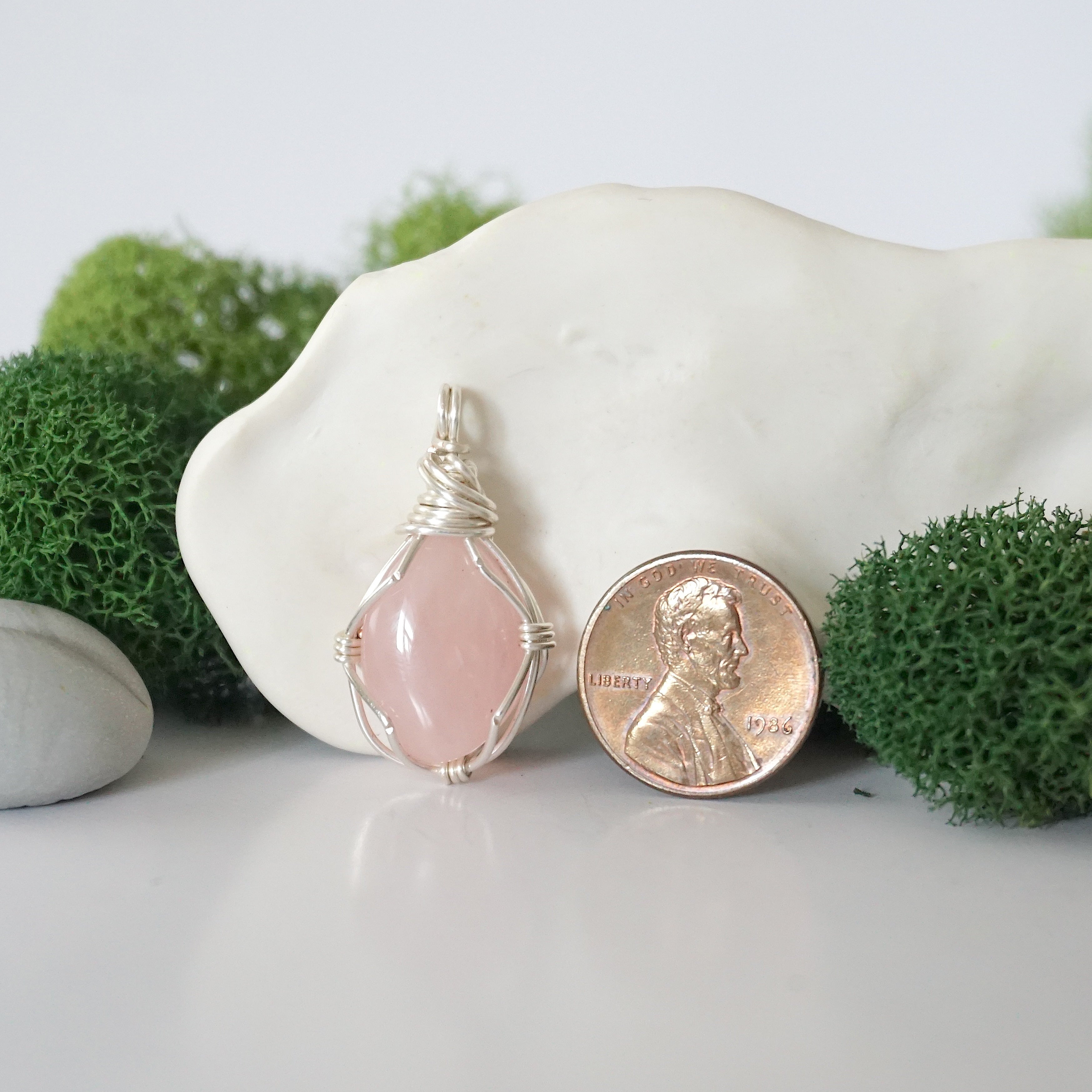 Simple Birthstone Necklace - Rose Quartz Crystal Pendant for Women | Elegant Jewelry Gift for Birthday, Anniversary & Valentine's Day | Perfect for Everyday Wear & Special Occasions