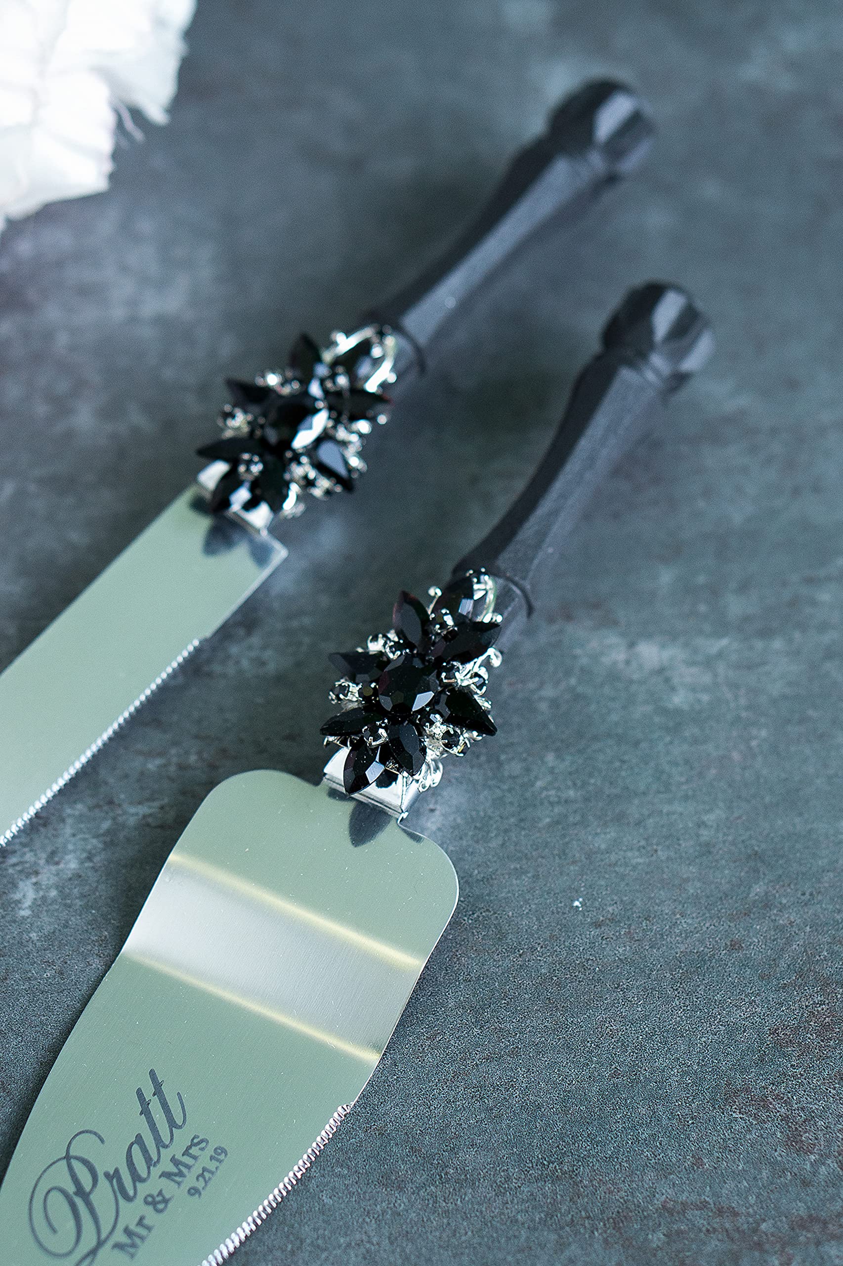 Elegant Black Wedding Flutes & Cake Server Set for Bride & Groom - Engraved Cake Knife & Server - Perfect for Wedding Ceremony, Reception & Anniversary Celebrations