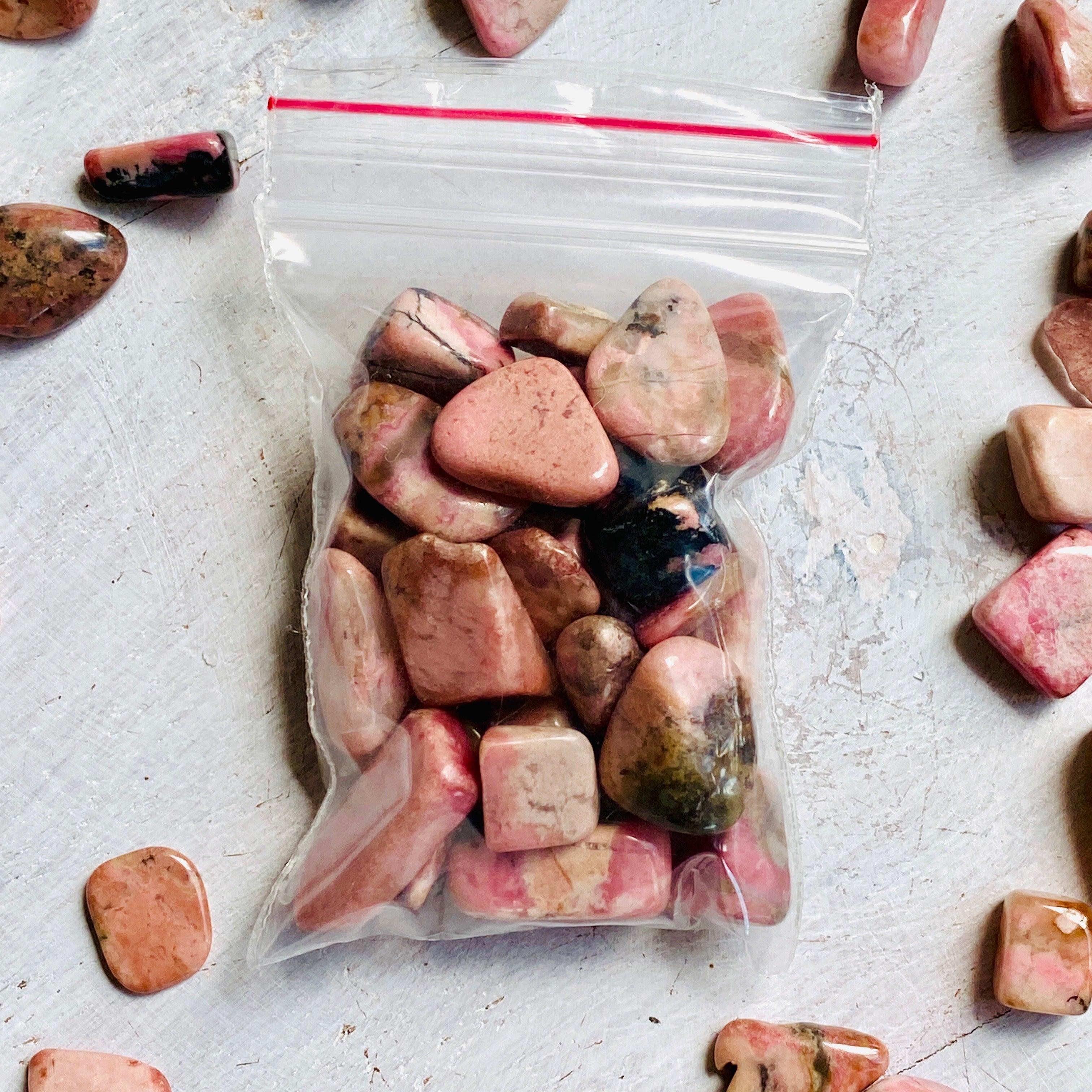 50g Mini Tumbled Rhodonite Stones - Natural Healing Chips for Jewelry Making, Crystal Grids & Meditation - Perfect for Reiki, Home Decor & Spiritual Gifts