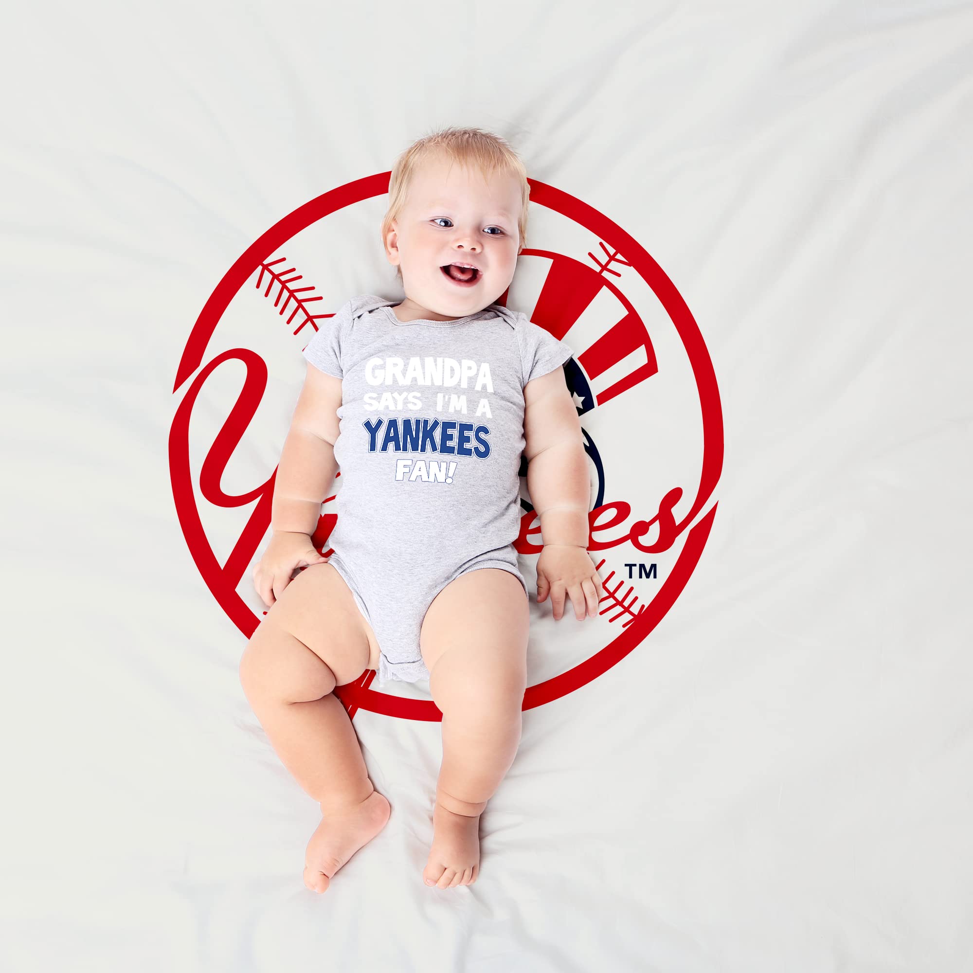 New York Yankees Fan Baby Bodysuit - Cute Grandpa Says I'm a Yankees Fan Onesie for Infants & Toddlers - Perfect for Baseball Games, Family Photos & Fan Gifts