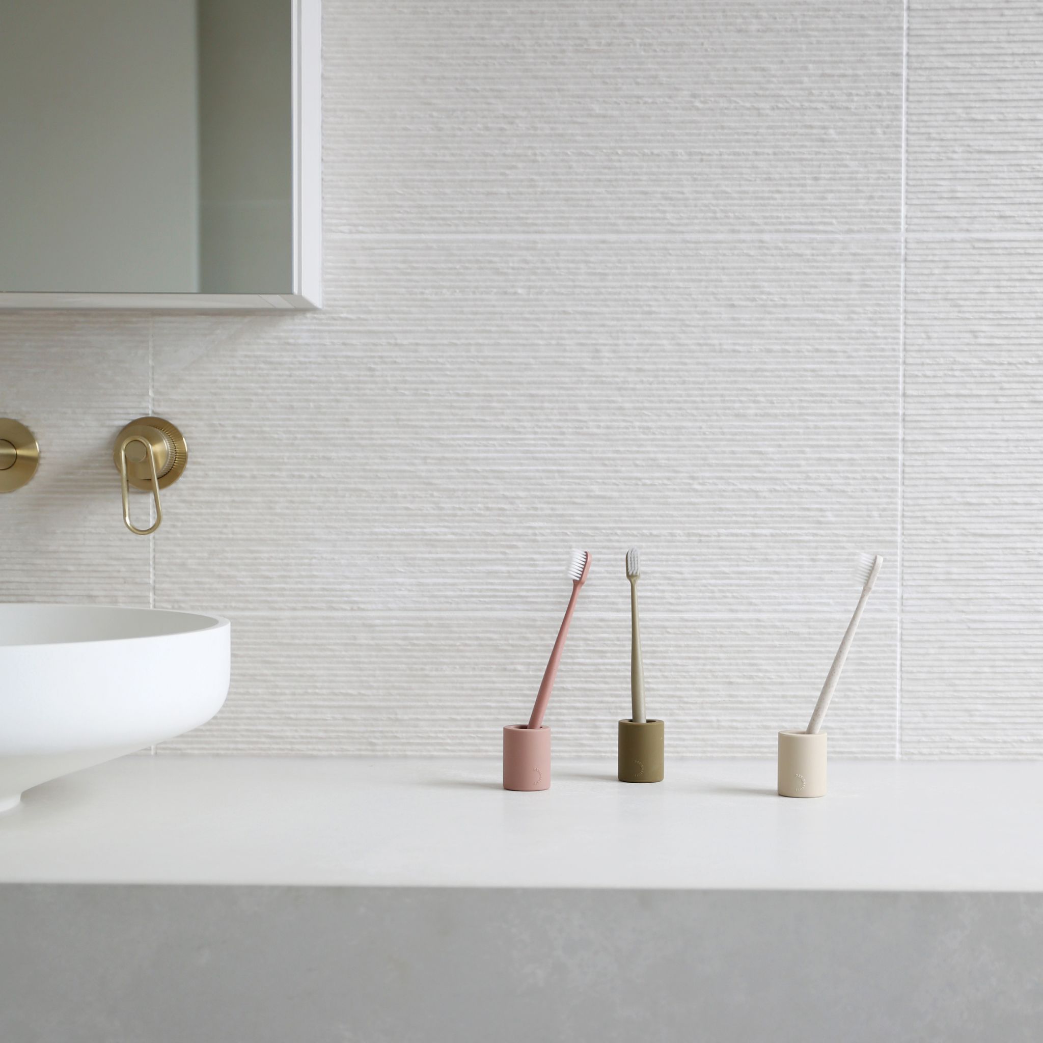 DESIGNSTUFF White Toothbrush Holder - Stylish Bathroom Organizer for Toothbrushes & Accessories | Perfect for Home, Office, or Travel