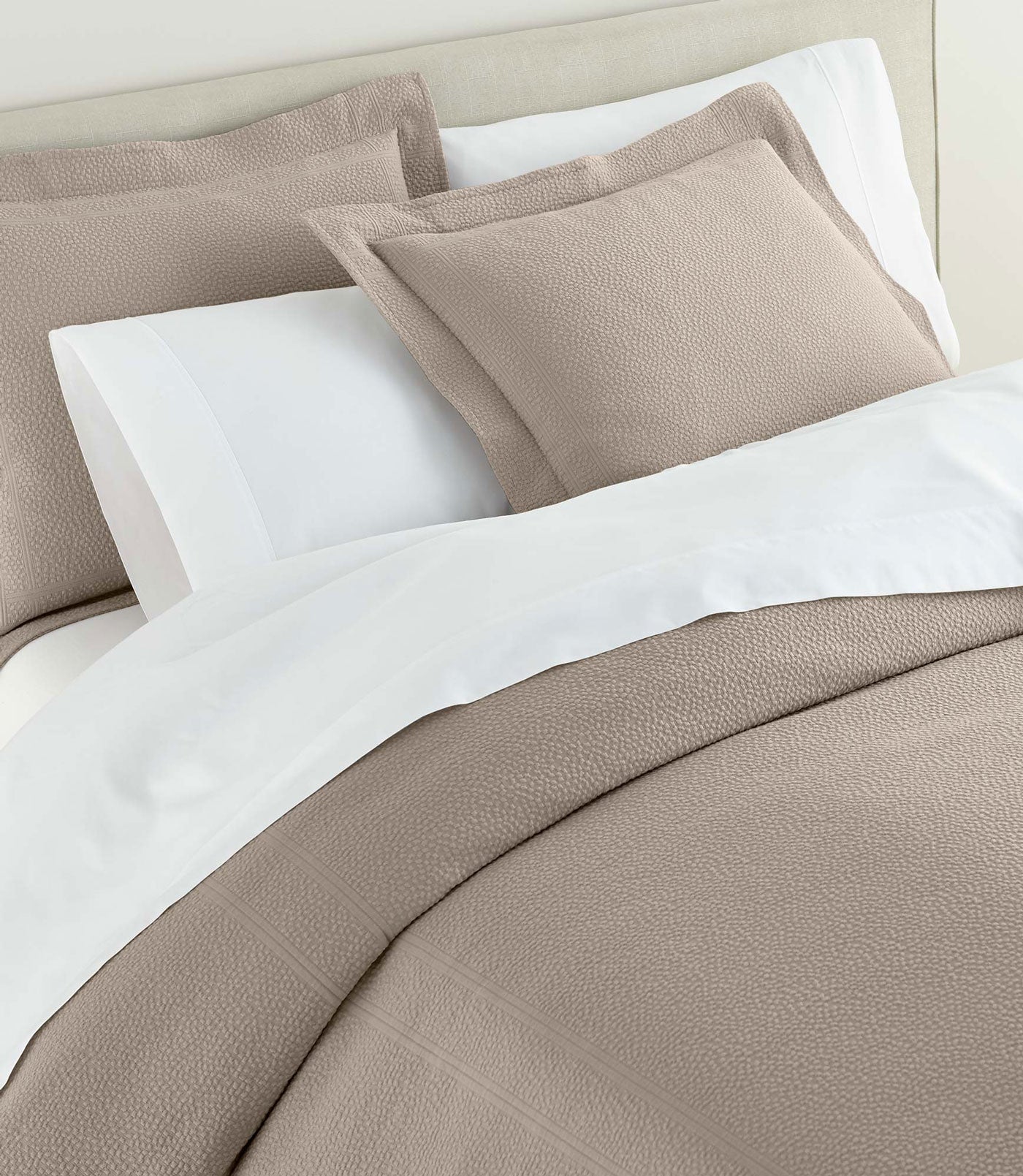 Luxury Montauk Matelassé Sham - Premium Quilted Pillow Cover for Bedroom Decor - Elegant Home Textile for Master Bedroom, Guest Room & Hotel Styling