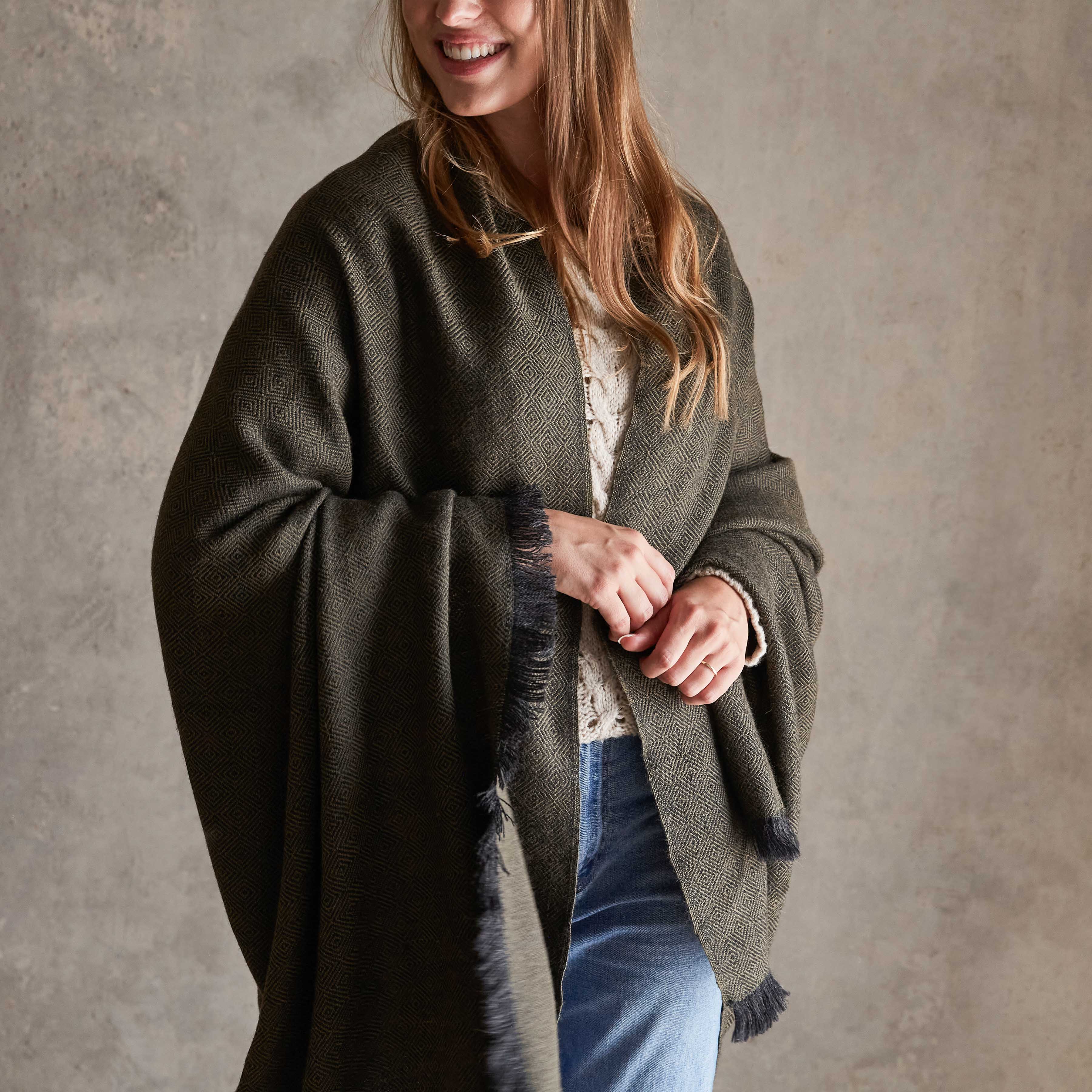 Soft & Cozy Alpaca Wool Throw Blanket - Luxurious Handwoven 100% Baby Alpaca - Perfect for Couch, Bed & Winter Warmth - Elegant Home Decor Gift