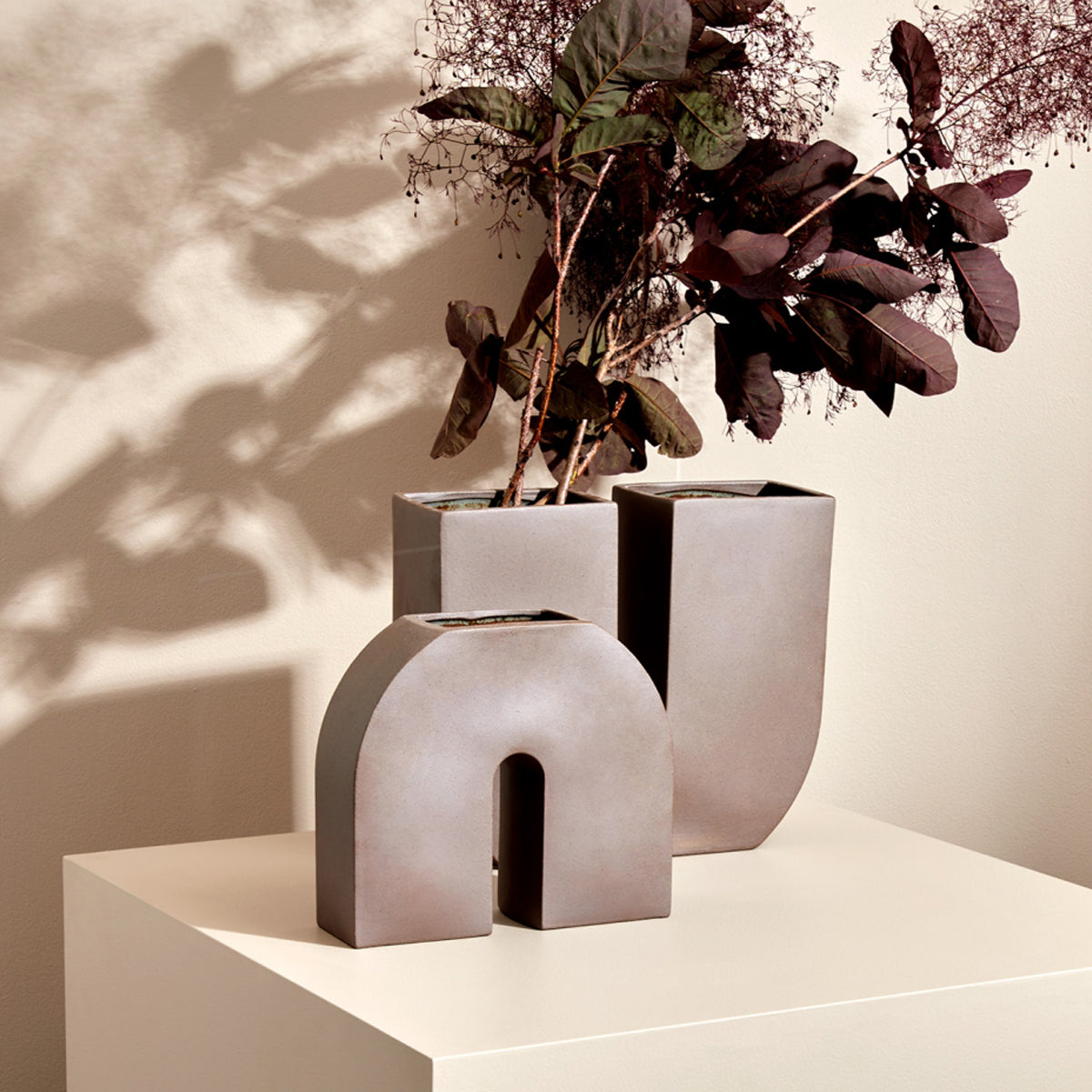 Middle Of Nowhere Kurve Vase - Modern Ceramic Home Decor for Living Room, Bedroom & Office - Perfect for Flowers and Centerpieces