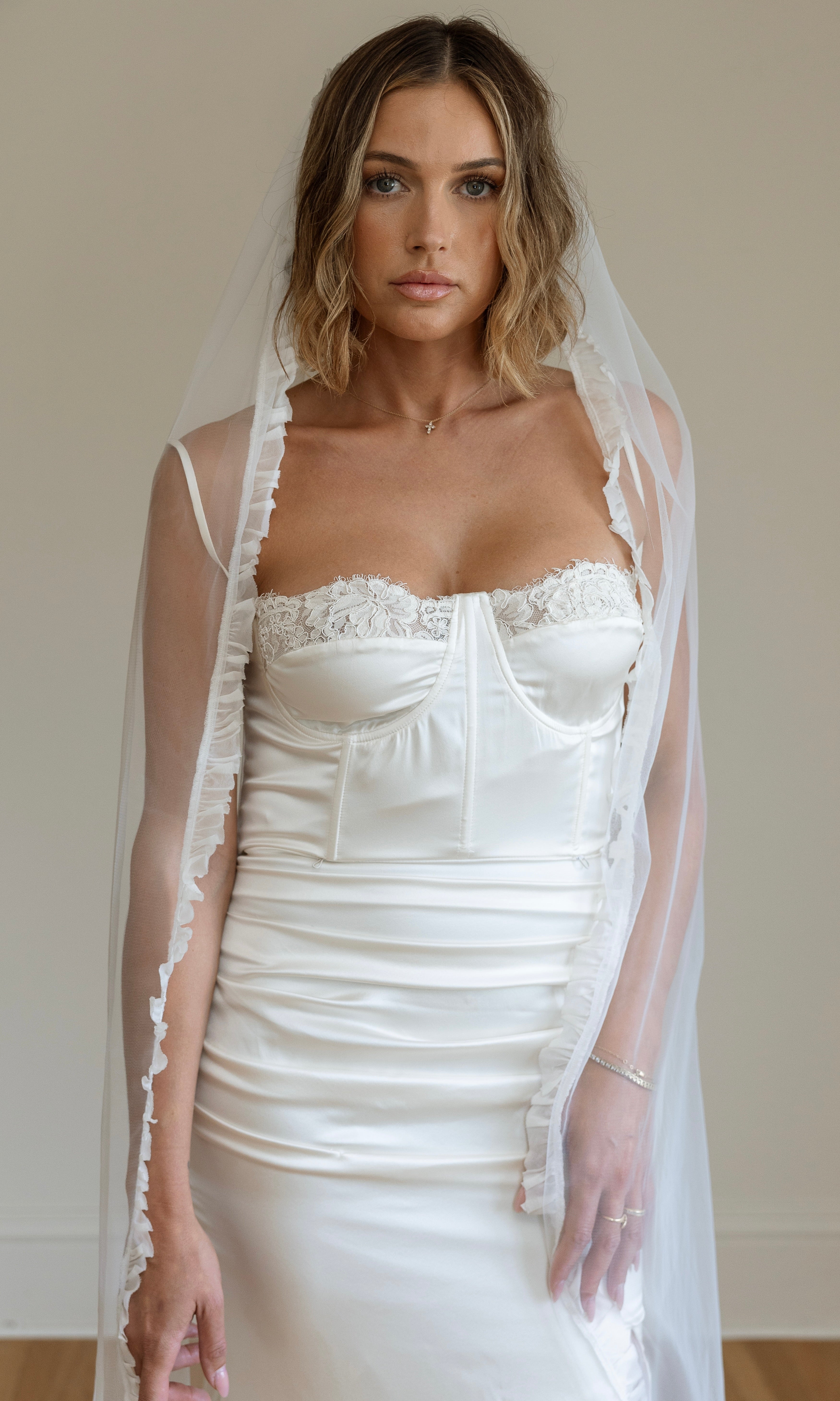 Ava Veil Wholesale - Premium Wedding Veils & Bridal Accessories for Brides - Perfect for Weddings, Prom & Special Occasions