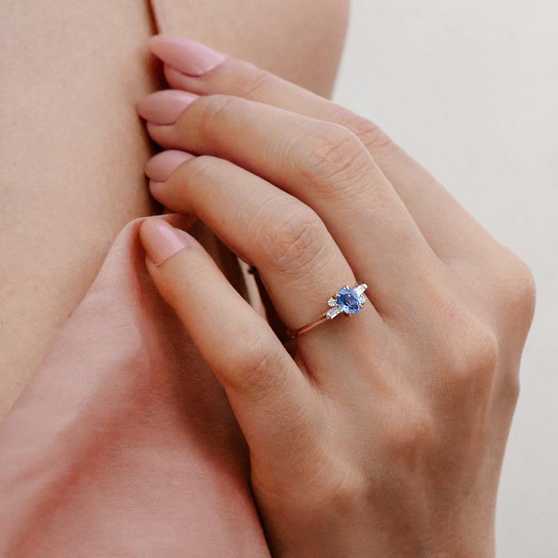 Exquisite Oval Geo Blue Sapphire and Diamond Ring for Women | Elegant Engagement & Wedding Jewelry Gift | Perfect for Anniversaries, Proposals & Special Occasions