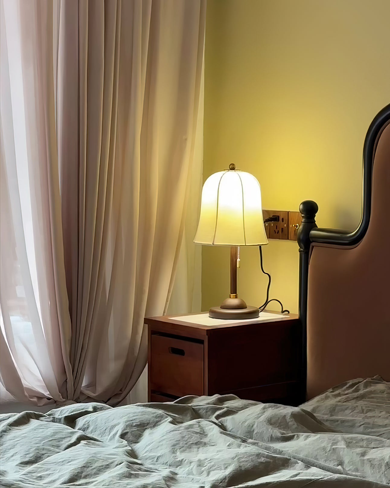 Daphne Table Lamp - Modern LED Bedside Lamp with USB Port, Touch Control & Adjustable Brightness for Bedroom, Living Room & Office Decor