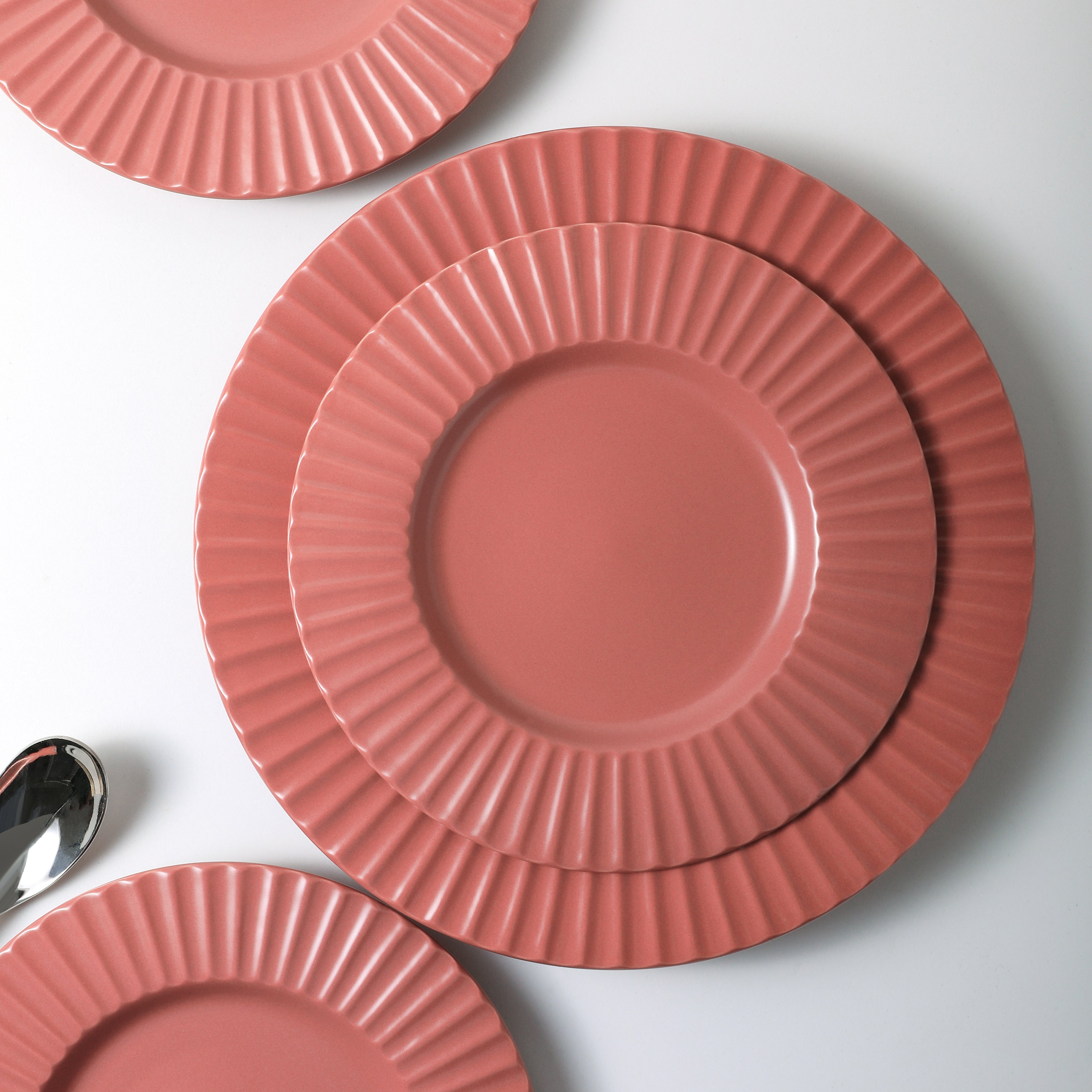 Premium Lusso Stoneware Dinnerware Set - 16-Piece Redwood Collection for Elegant Dining & Entertaining | Durable & Stylish Dinner Plates, Bowls, Mugs | Perfect for Family Meals, Dinner Parties & Holiday Gatherings
