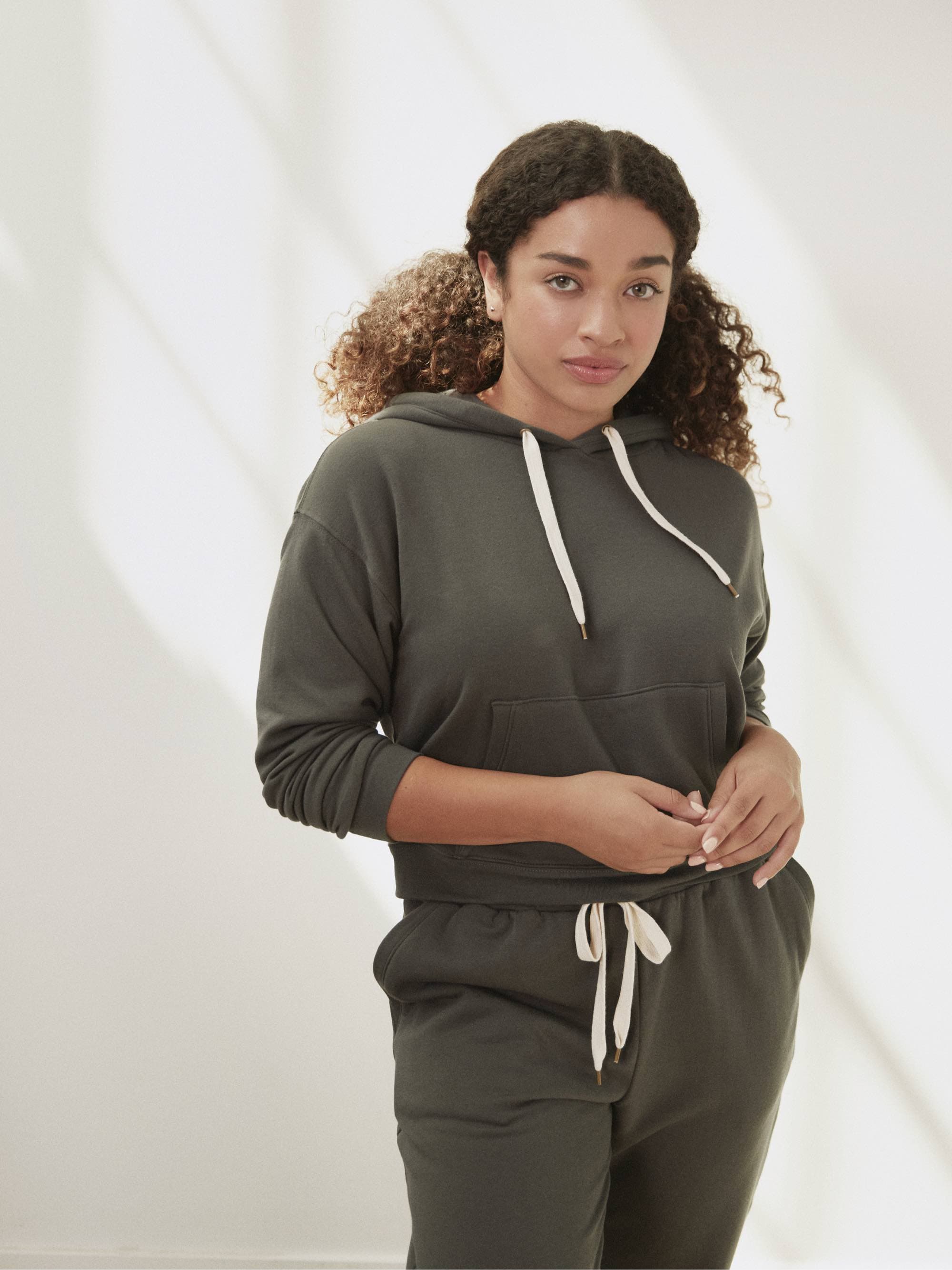 Women's Fleece Cropped Hoodie - Soft & Warm Winter Pullover Sweatshirt for Casual Outfits, Gym, and Outdoor Activities
