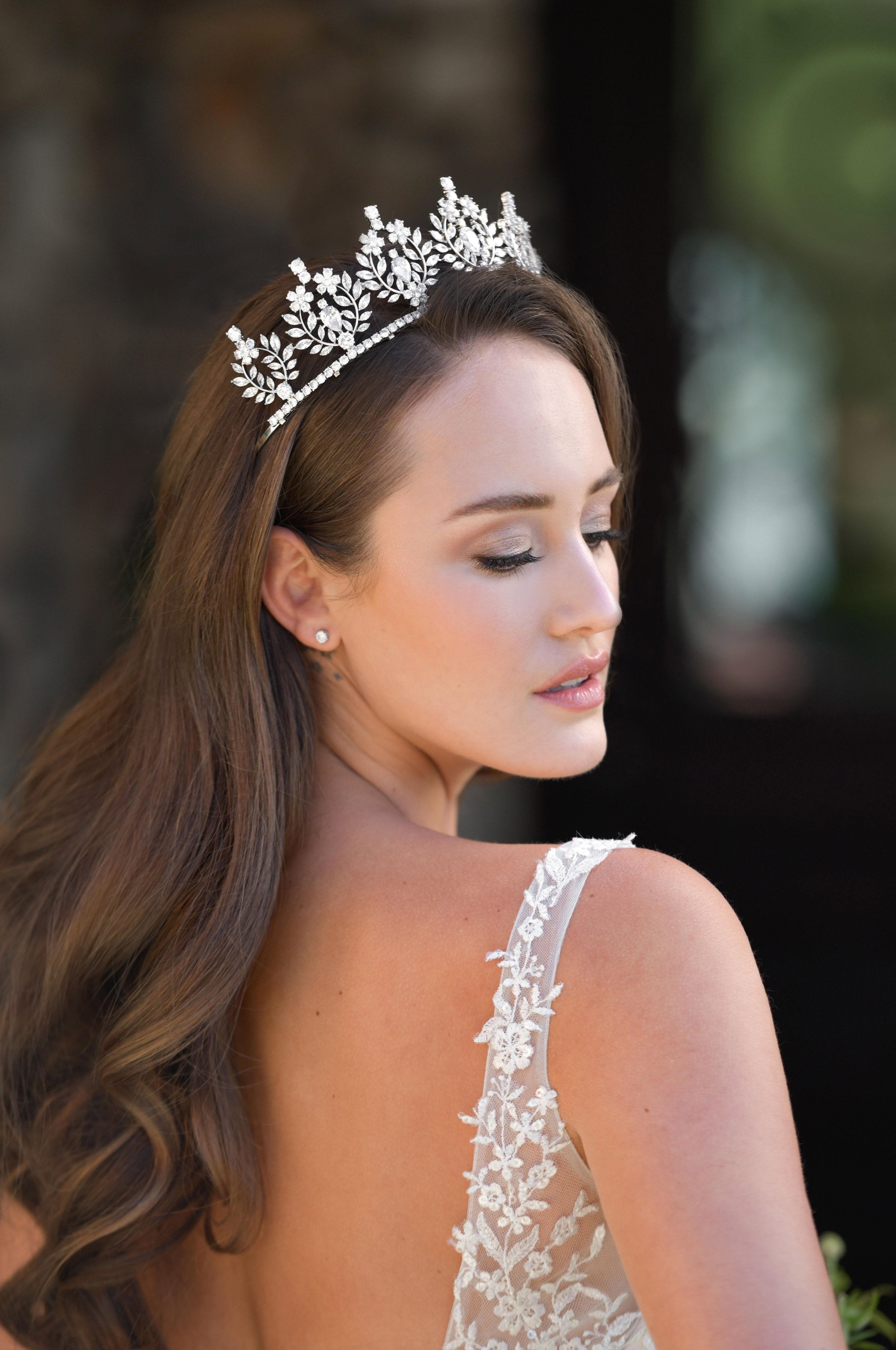 JASLYNE Simulated Diamond Tiara – Elegant Crystal Bridal Crown for Weddings, Prom & Special Occasions