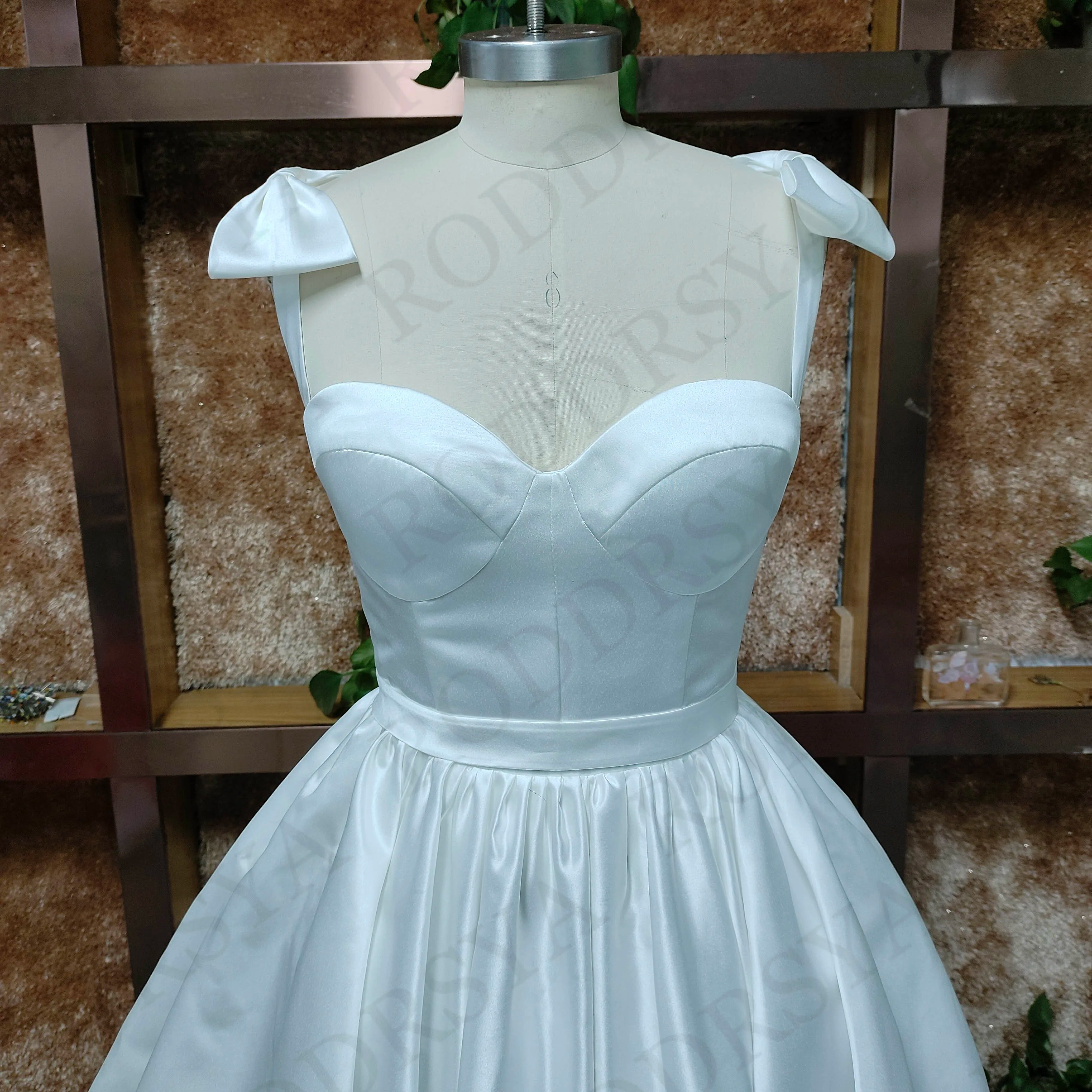 Sweetheart Mini Wedding Dress - Romantic Spaghetti Straps A-Line Bridal Gown with Sexy Backless Design for Bridal Party, Bachelorette & Beach Weddings