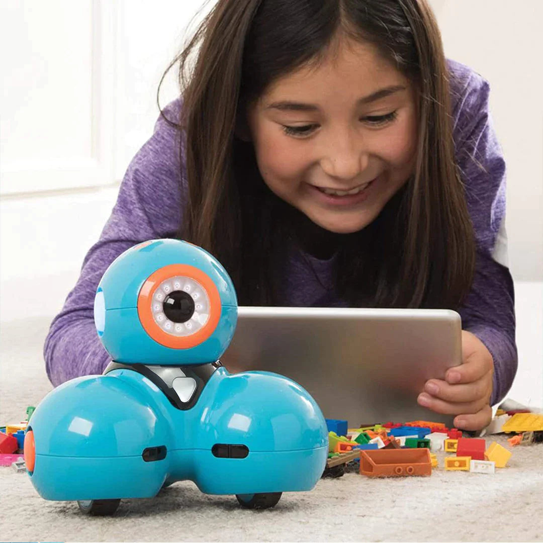 Wonder Workshop Make Wonder Tech Center with Dash - STEM Learning Robot for Kids Ages 6+ | Coding & Programming Educational Toy | Perfect for Classroom, Homeschool & Playtime Activities