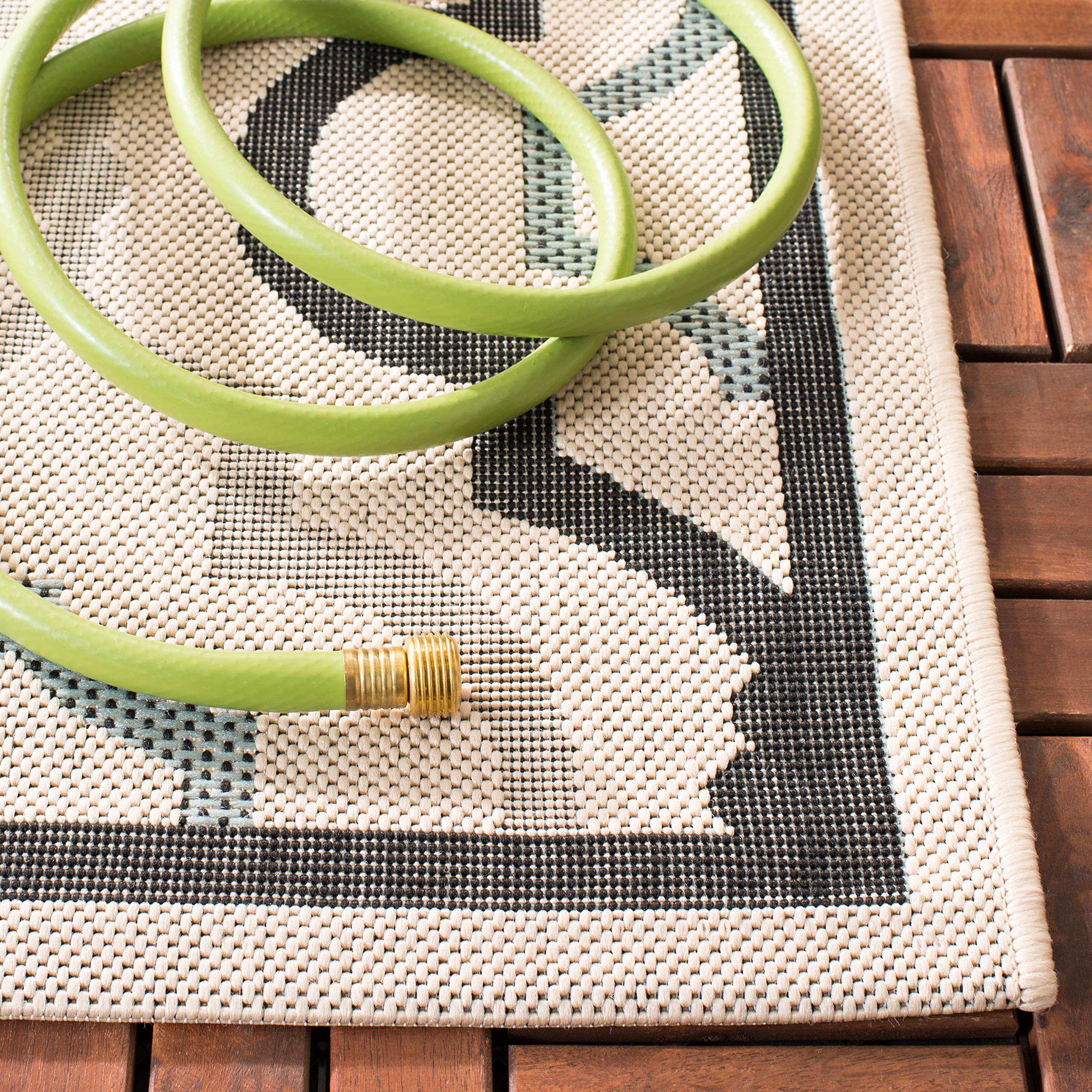 SAFAVIEH Courtyard Collection 2'3