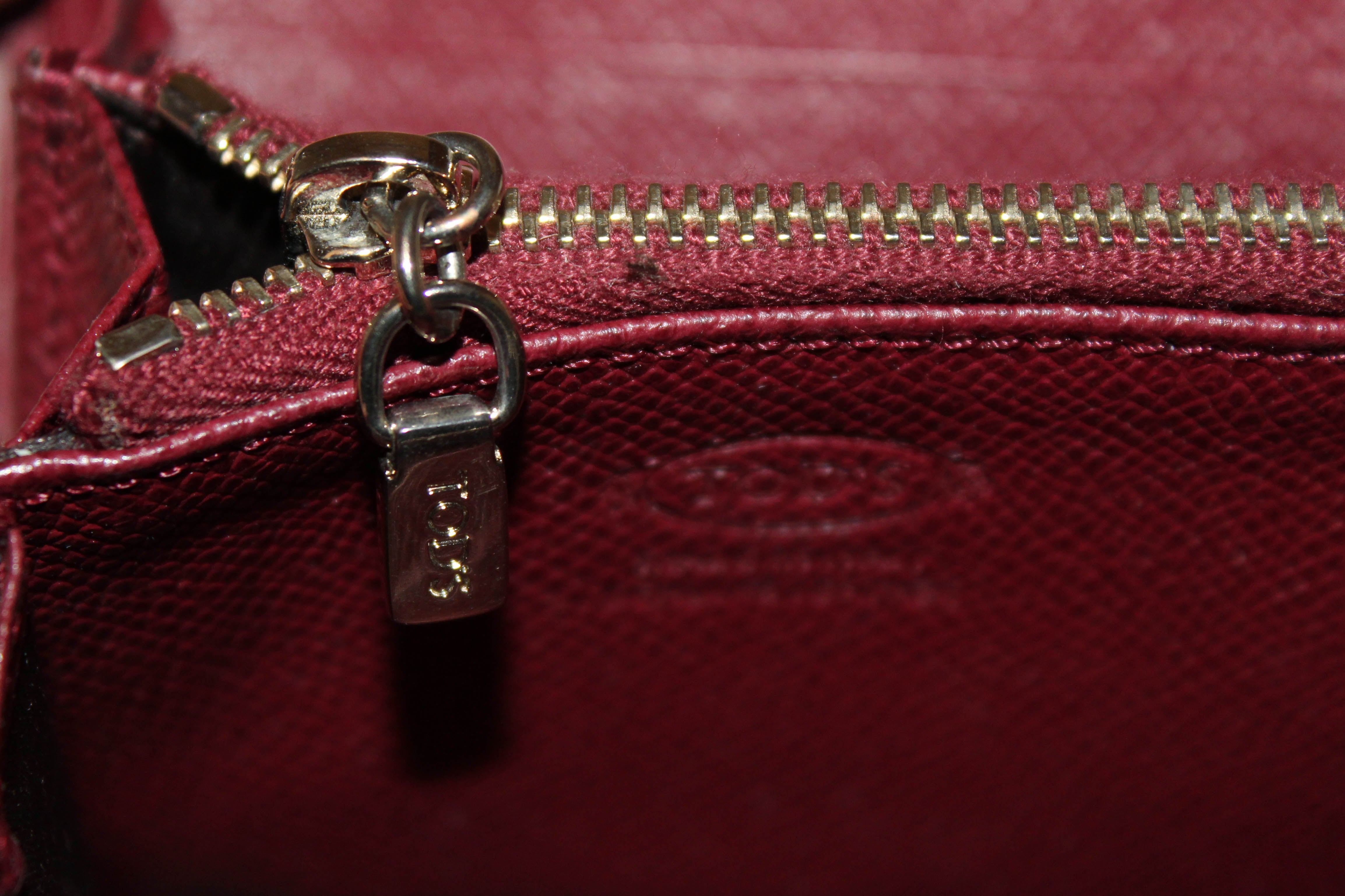 Authentic Tod's Pink Leather Card Holder - Slim RFID Blocking Wallet for Women - Perfect for Everyday Use, Travel & Gift Giving