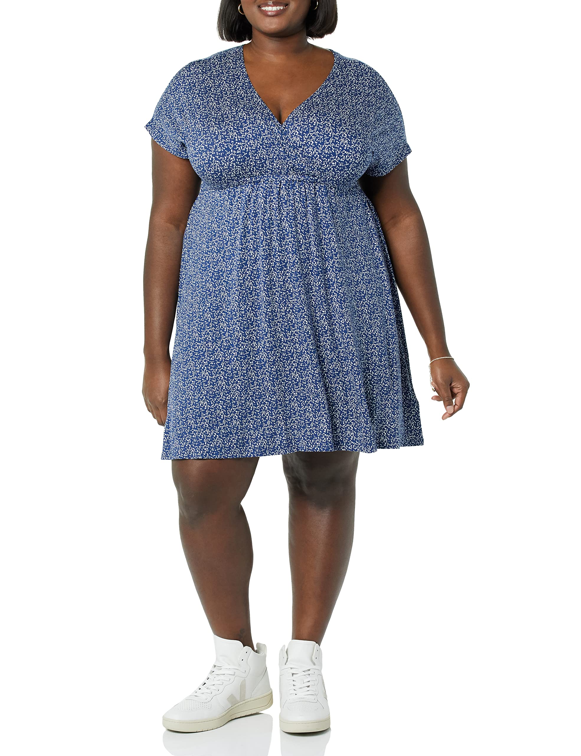 Amazon Essentials Women's Surplice Dress - Flattering Wrap Style, Plus Size Options (S-XL) | Perfect for Office Wear, Date Nights & Summer Vacations